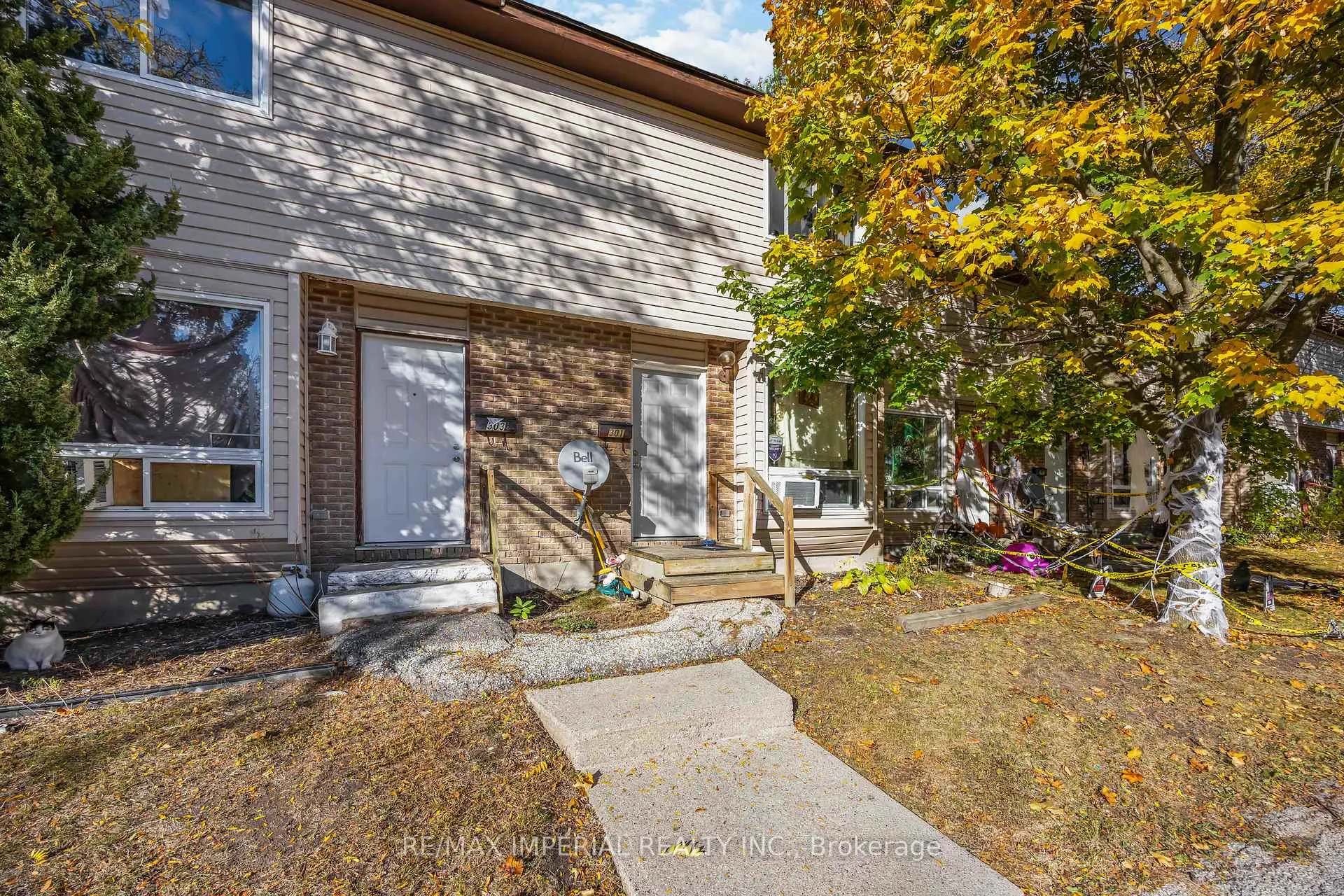 Front of Unit 301, 42 Hampton Avenue
