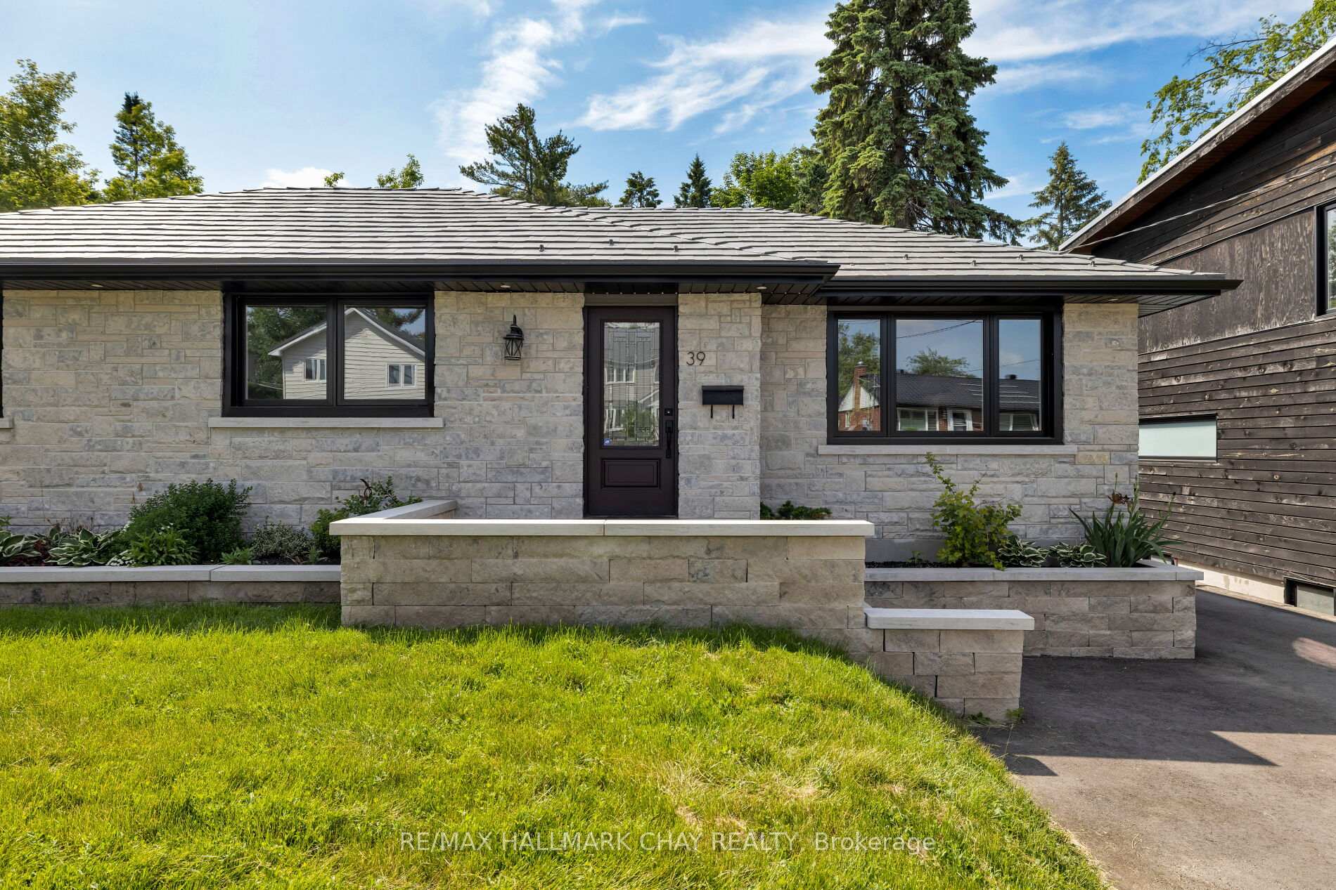 Photo 2 of 39 Eugenia Street, Barrie, Codrington — HOMEH