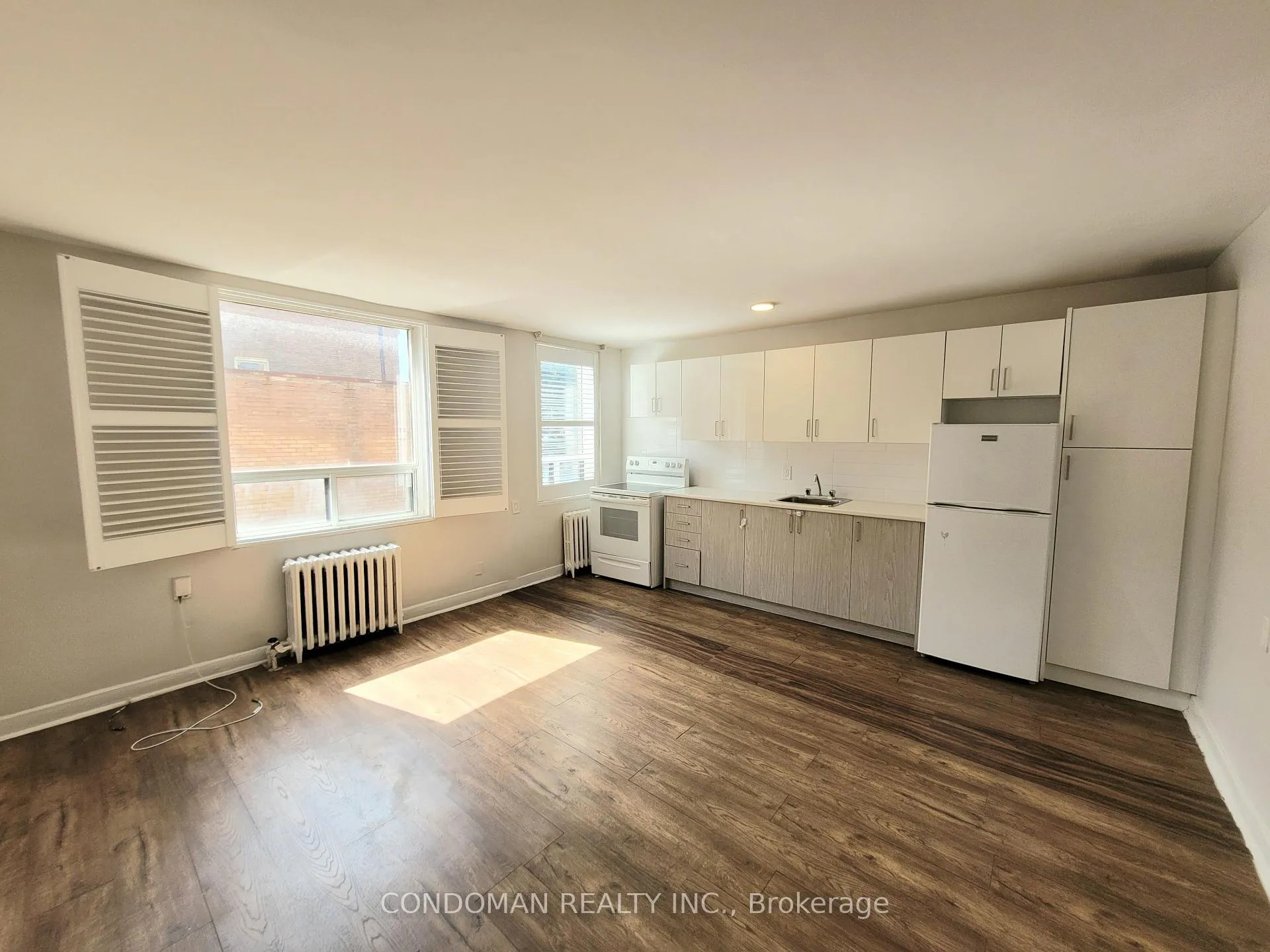 Front of Unit 205, 852 Broadview Avenue