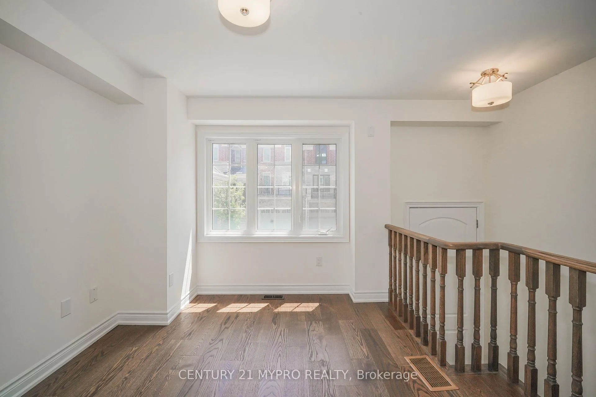 Photo 3 of 24 Royal Aberdeen Road, Markham, Angus Glen — HOMEH