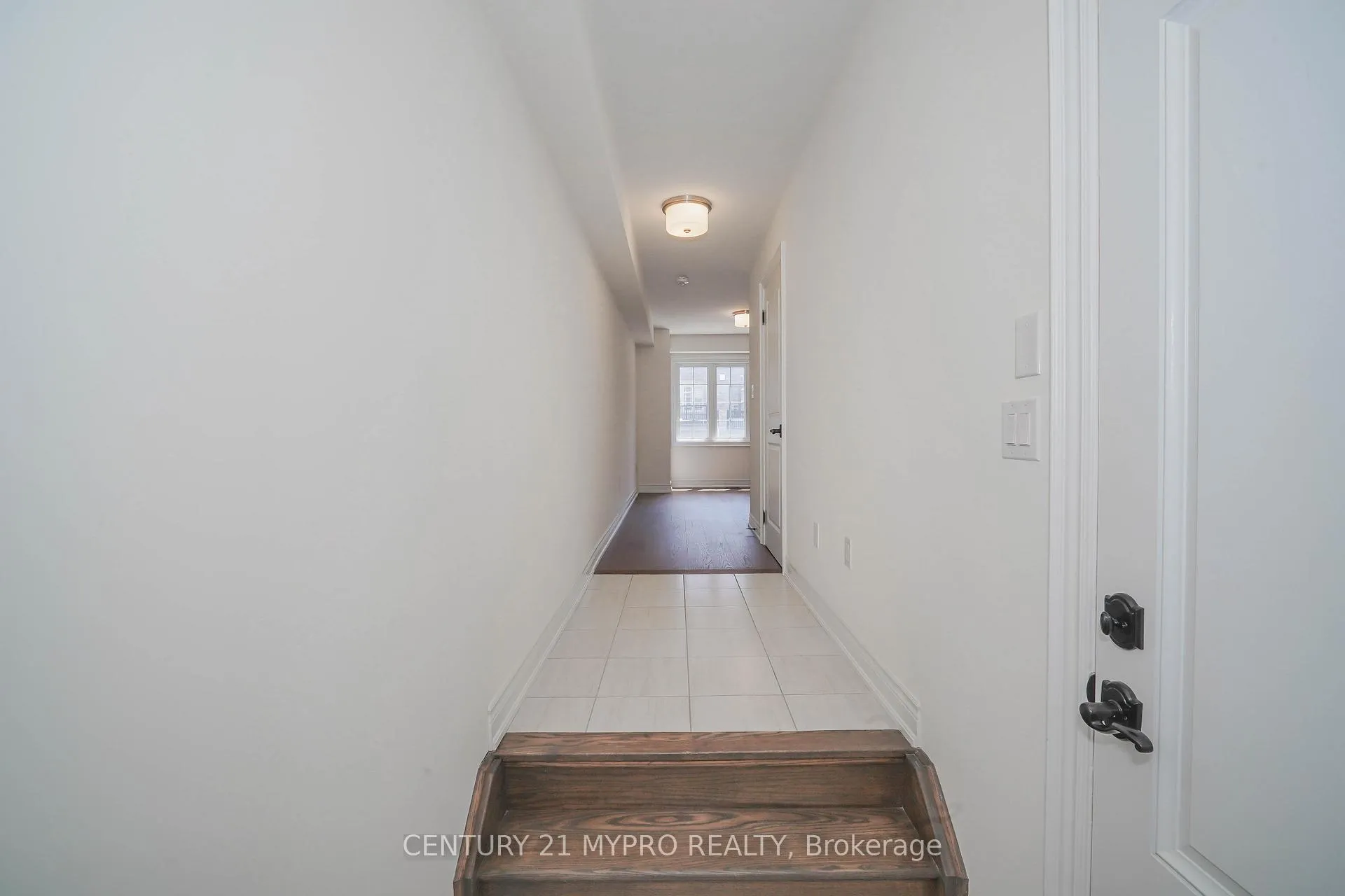 Photo 5 of 24 Royal Aberdeen Road, Markham, Angus Glen — HOMEH