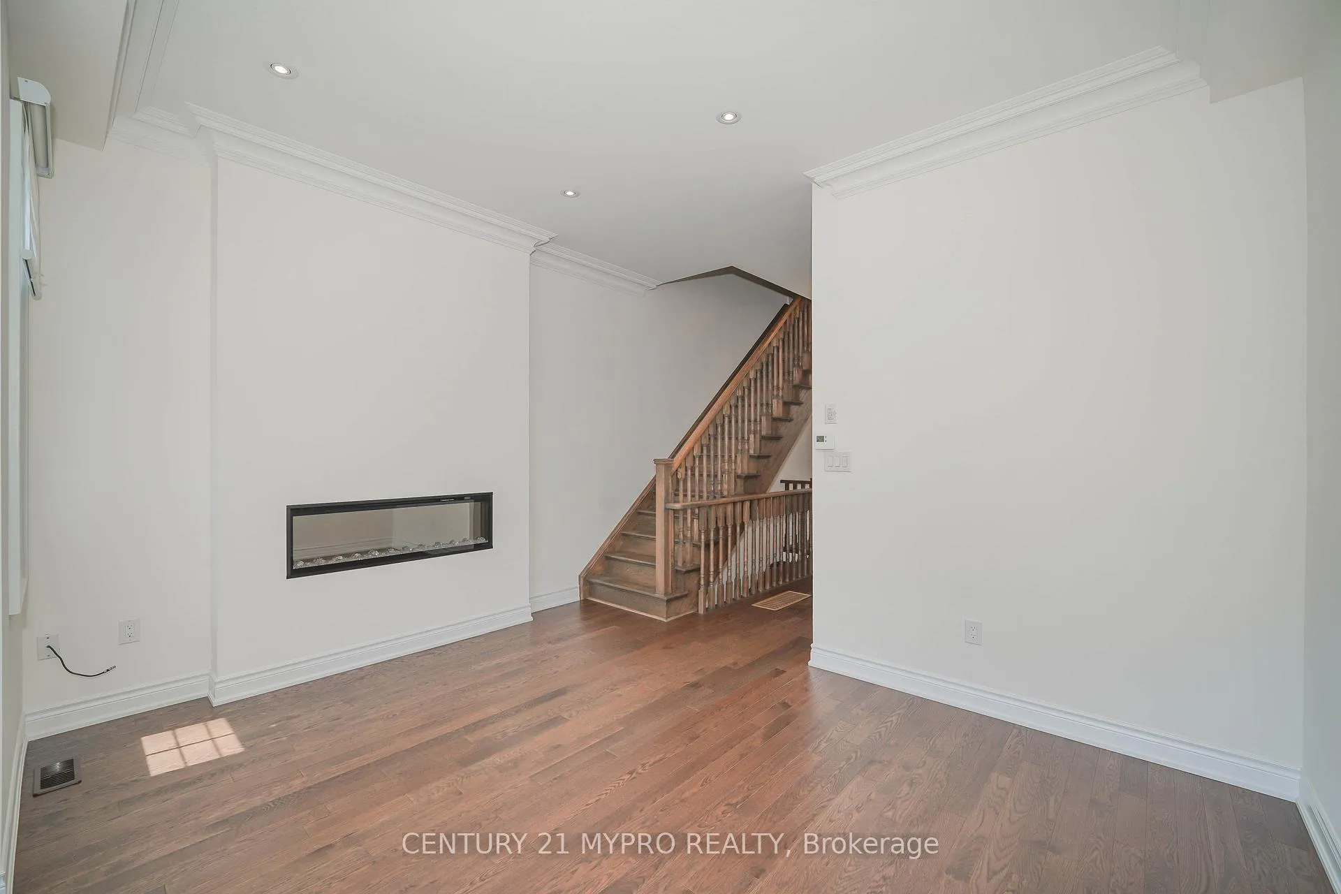 Photo 6 of 24 Royal Aberdeen Road, Markham, Angus Glen — HOMEH