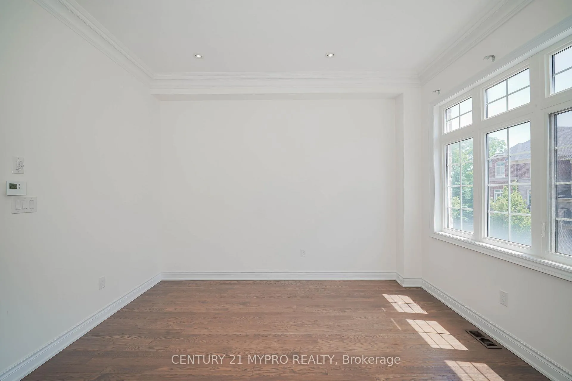 Photo 7 of 24 Royal Aberdeen Road, Markham, Angus Glen — HOMEH