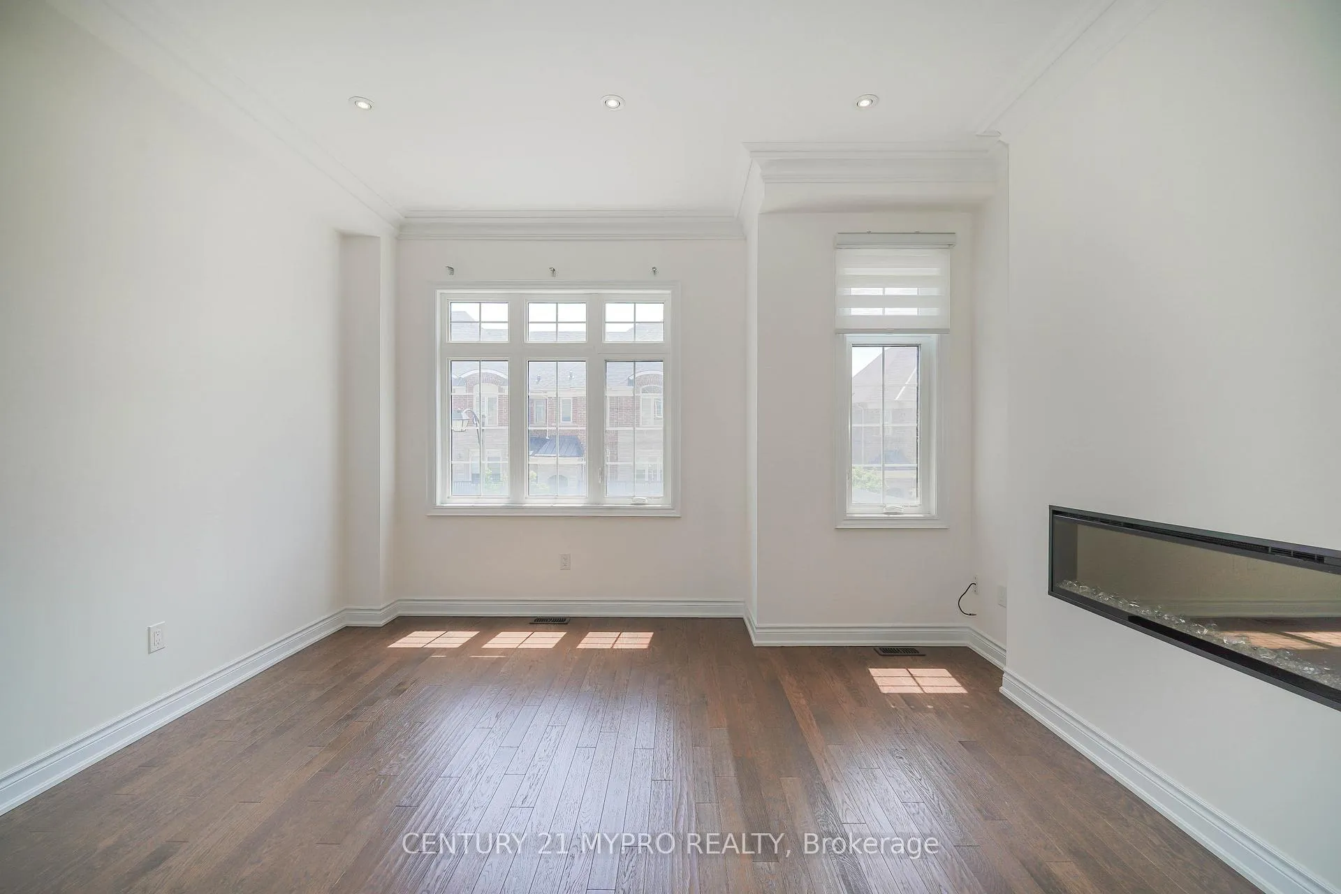 Photo 8 of 24 Royal Aberdeen Road, Markham, Angus Glen — HOMEH