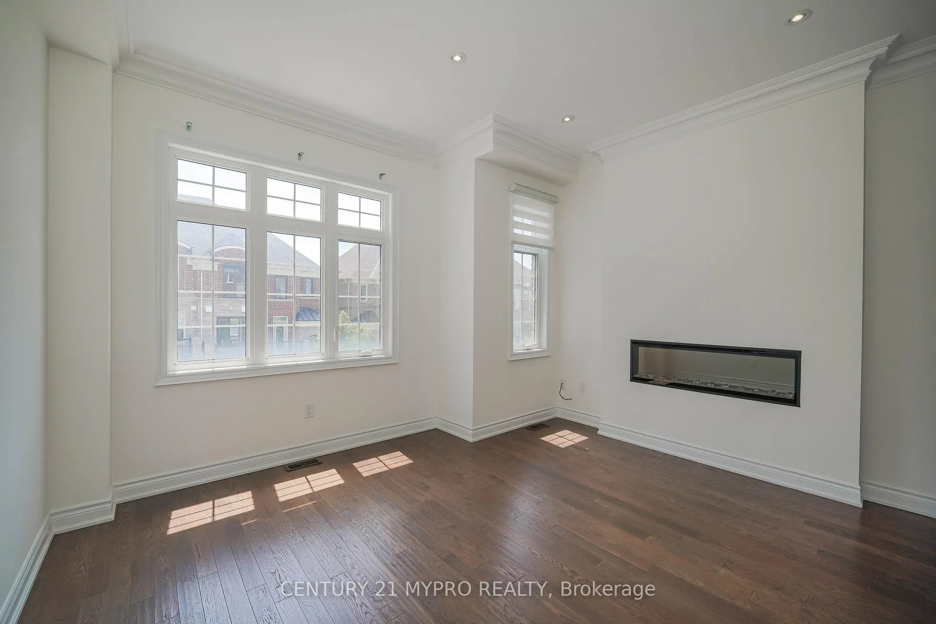 Photo 9 of 24 Royal Aberdeen Road, Markham, Angus Glen — HOMEH