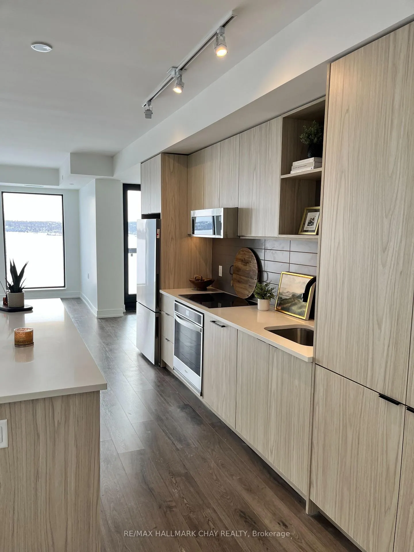 Photo 3 of Unit 702, 185 Dunlop Street E, Barrie, Lakeshore — HOMEH