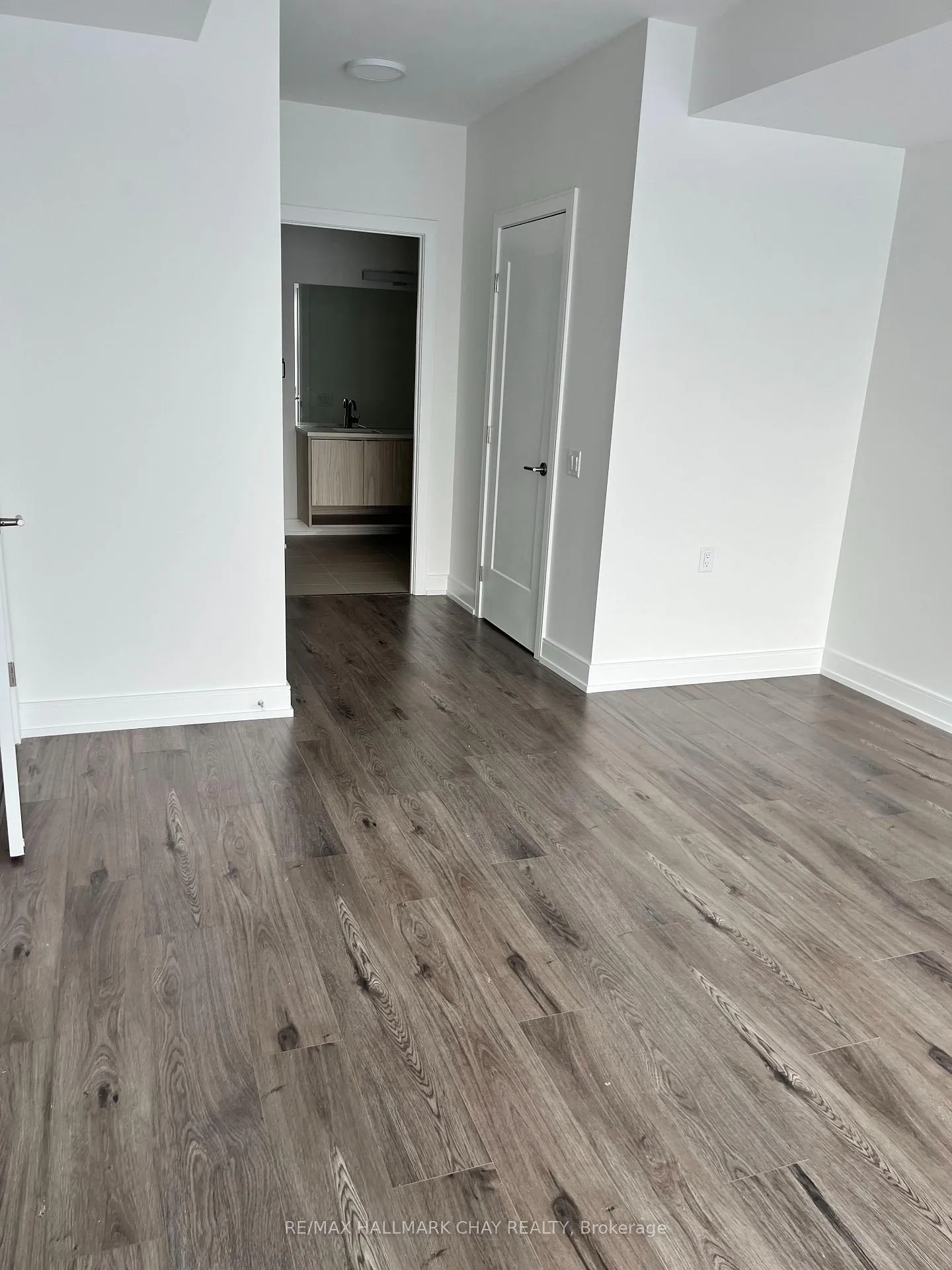 Photo 4 of Unit 702, 185 Dunlop Street E, Barrie, Lakeshore — HOMEH