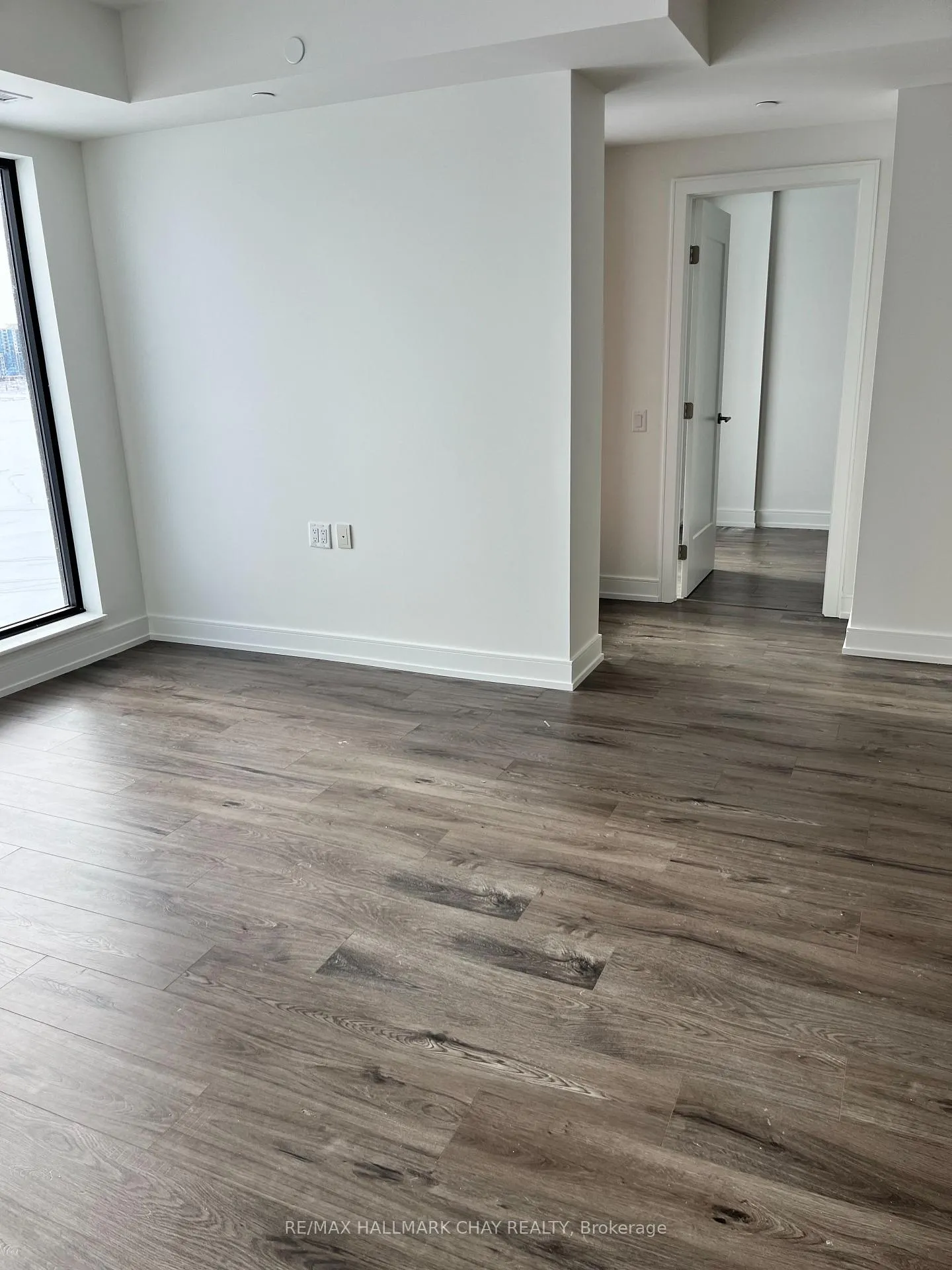 Photo 5 of Unit 702, 185 Dunlop Street E, Barrie, Lakeshore — HOMEH