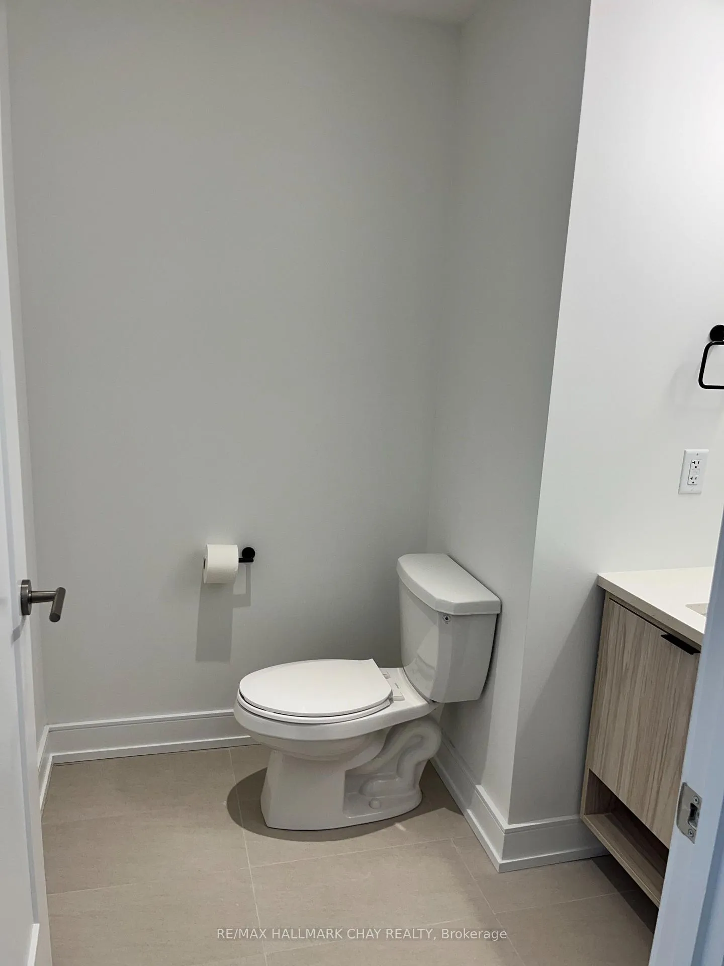 Photo 11 of Unit 702, 185 Dunlop Street E, Barrie, Lakeshore — HOMEH