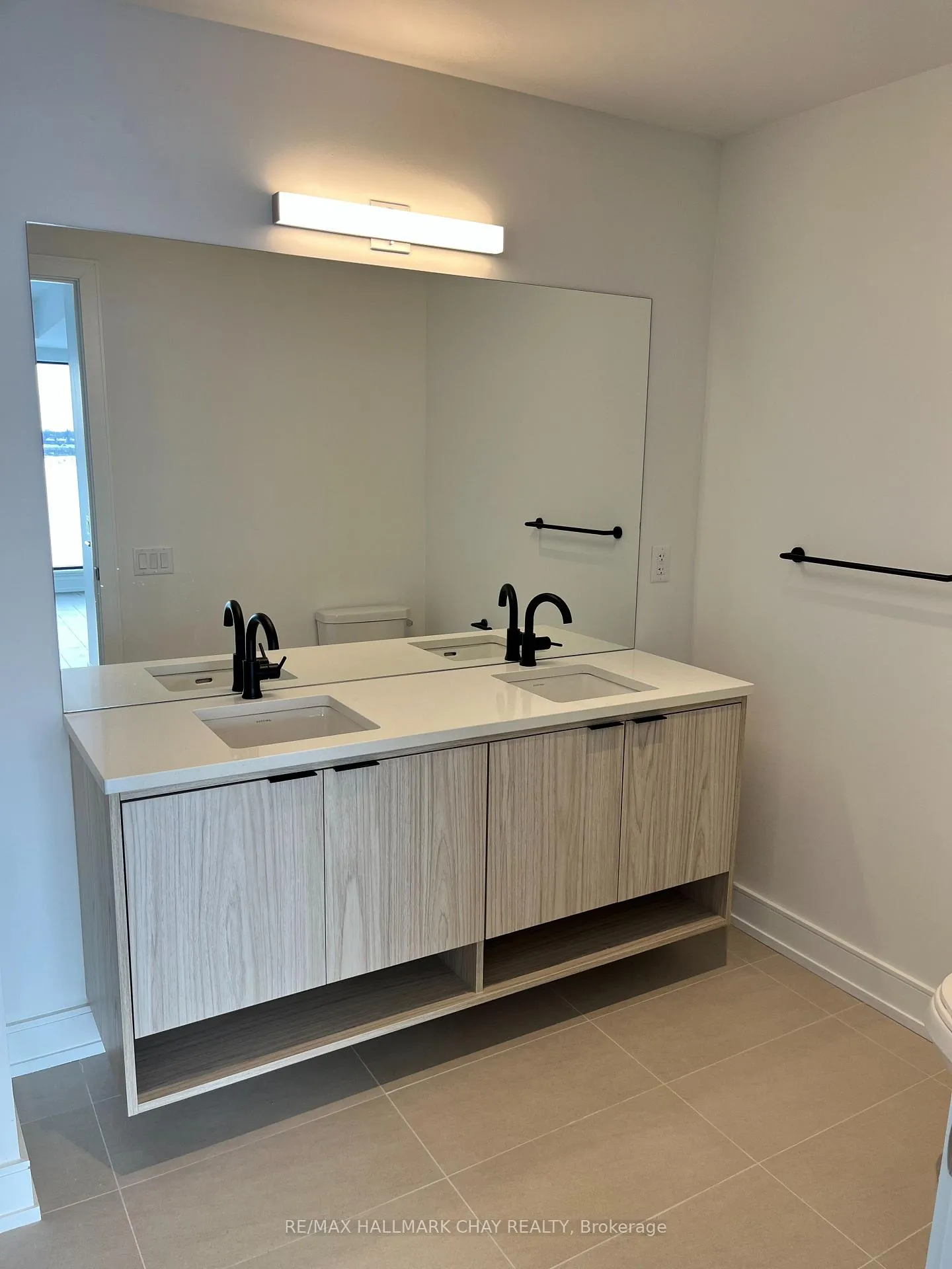 Photo 12 of Unit 702, 185 Dunlop Street E, Barrie, Lakeshore — HOMEH