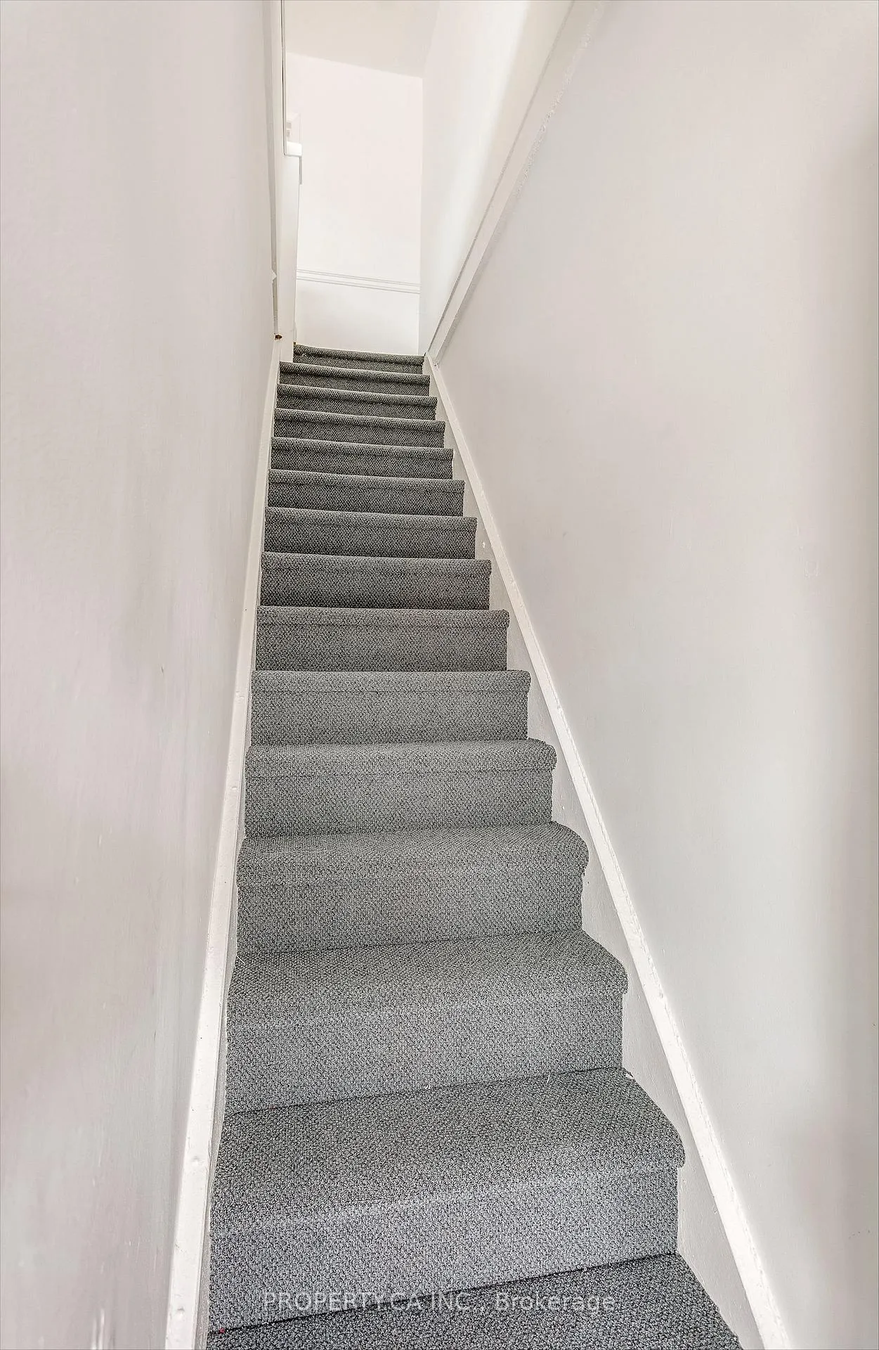 Photo 3 of Unit 2nd Flr, 1011 Kingston Road, Toronto, The Beaches — HOMEH
