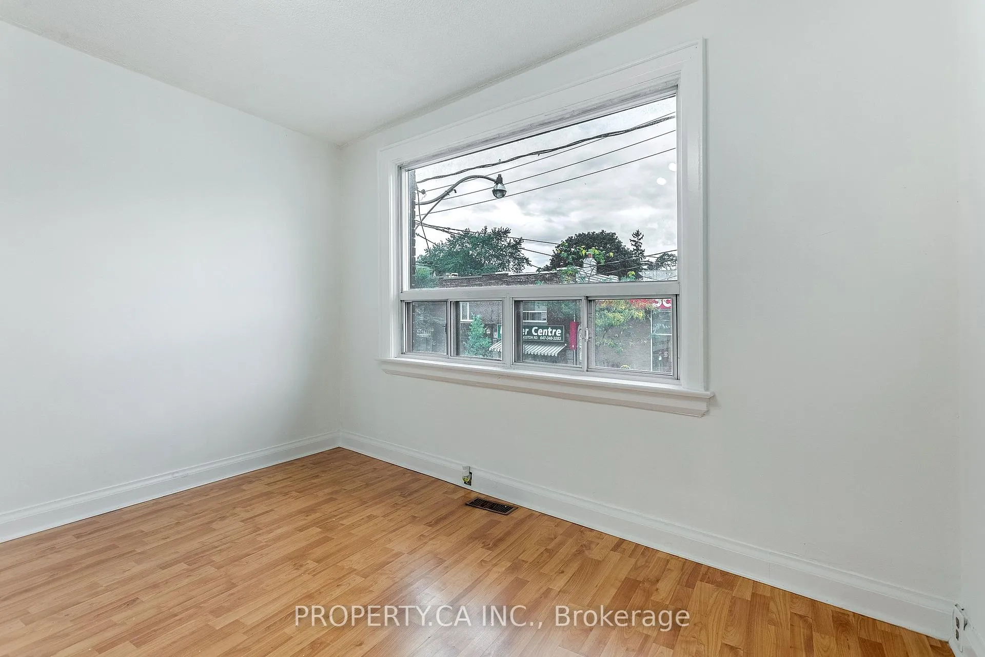Photo 7 of Unit 2nd Flr, 1011 Kingston Road, Toronto, The Beaches — HOMEH