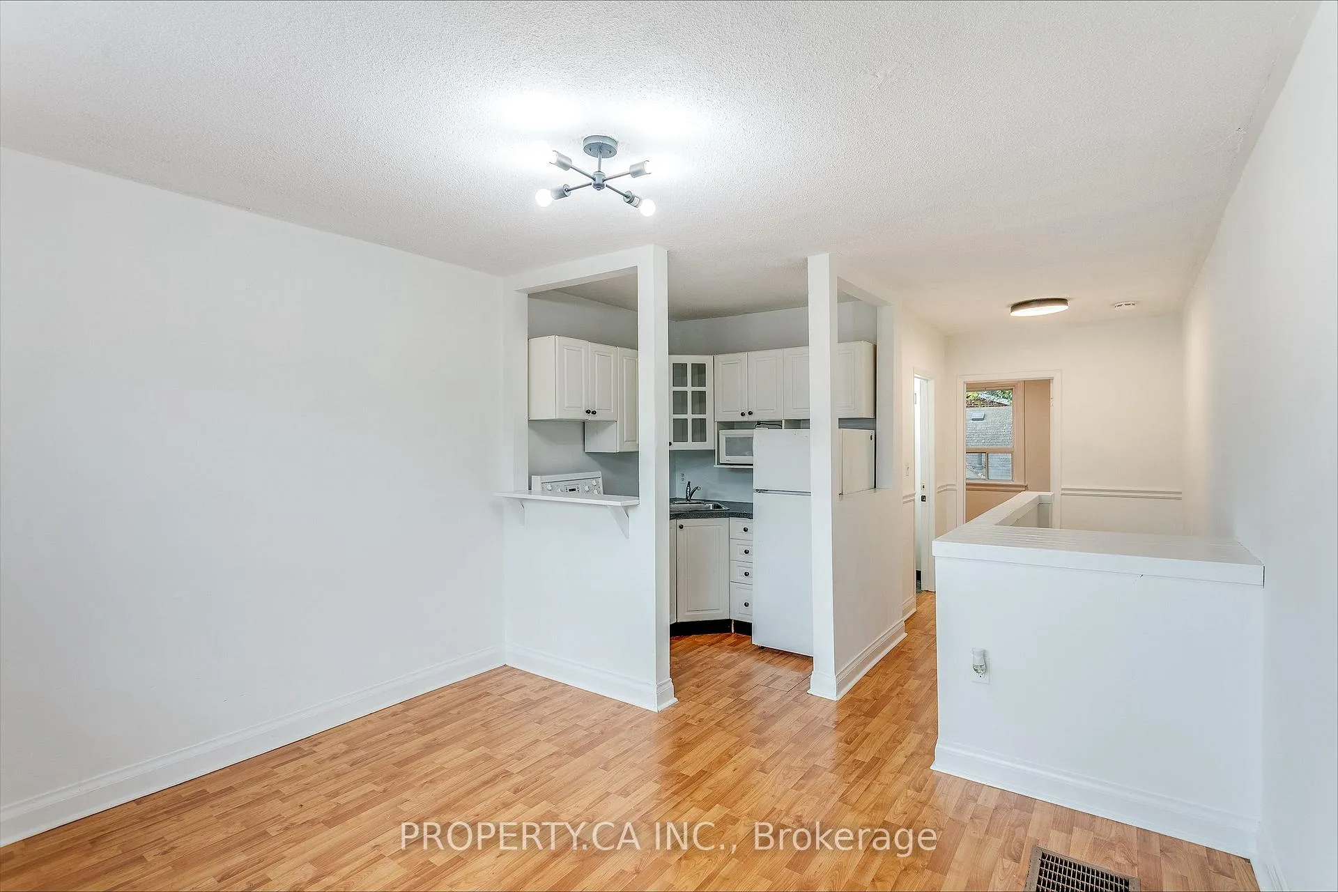 Photo 9 of Unit 2nd Flr, 1011 Kingston Road, Toronto, The Beaches — HOMEH