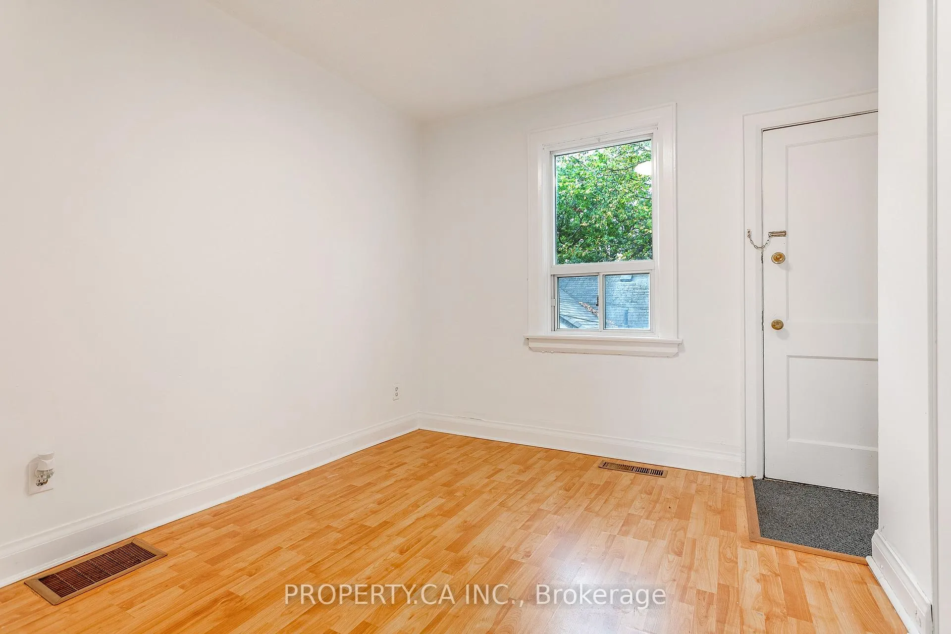 Photo 14 of Unit 2nd Flr, 1011 Kingston Road, Toronto, The Beaches — HOMEH