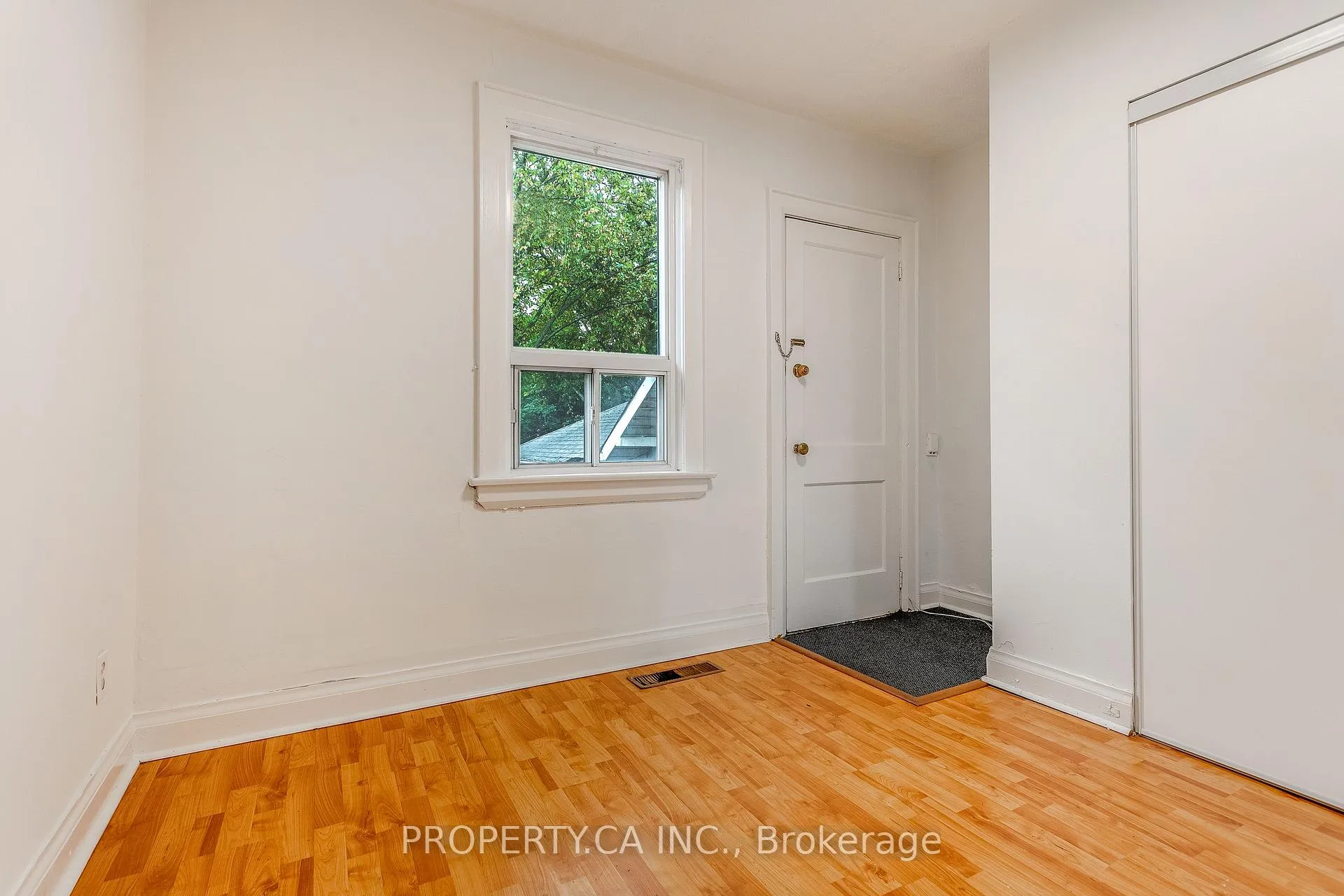 Photo 15 of Unit 2nd Flr, 1011 Kingston Road, Toronto, The Beaches — HOMEH