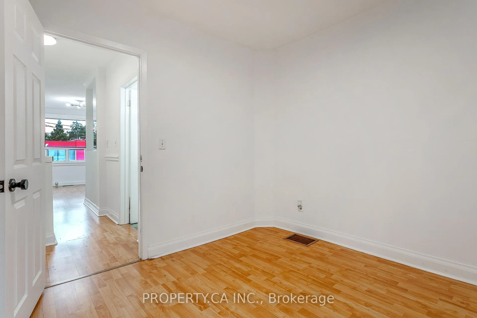 Photo 17 of Unit 2nd Flr, 1011 Kingston Road, Toronto, The Beaches — HOMEH