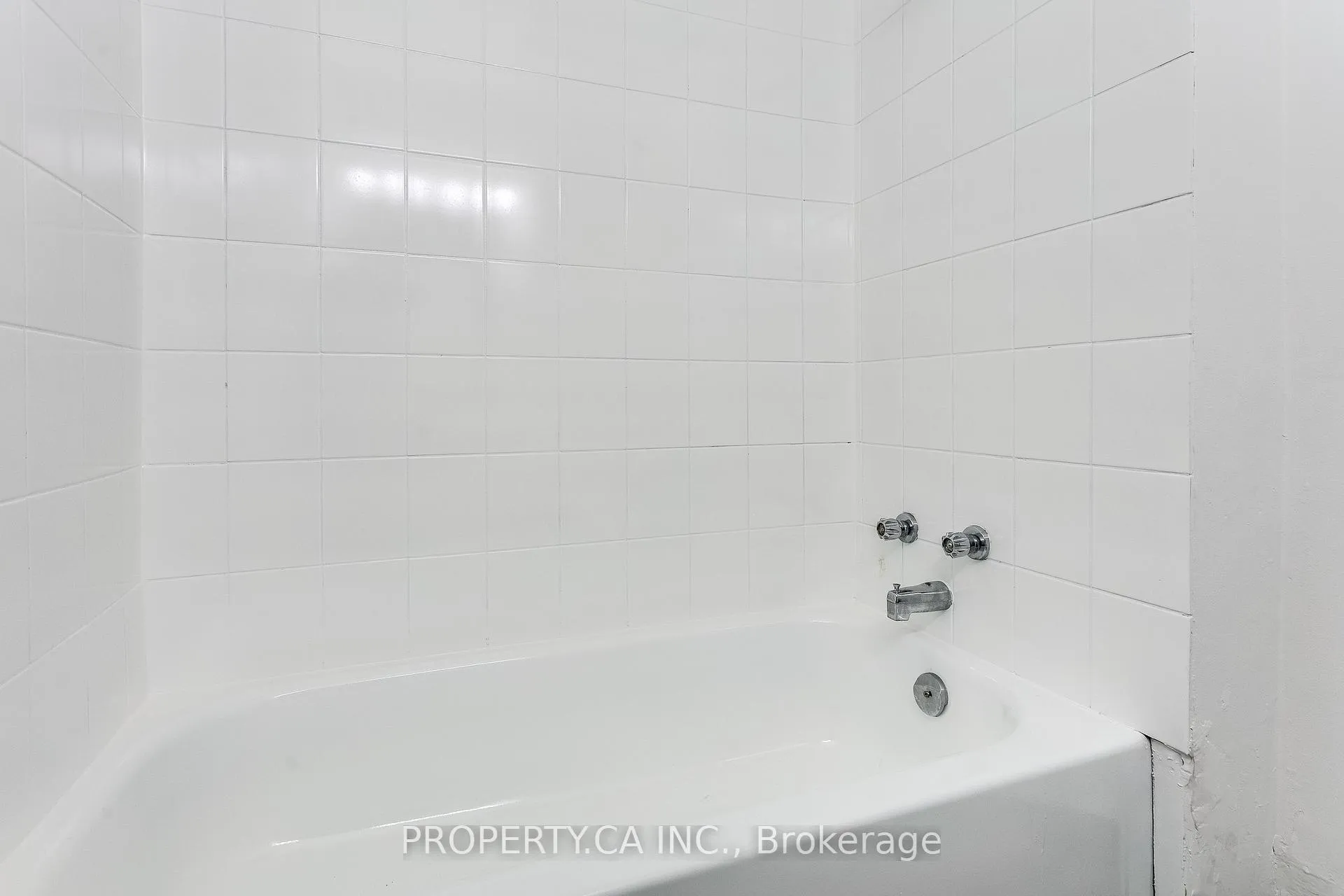 Photo 19 of Unit 2nd Flr, 1011 Kingston Road, Toronto, The Beaches — HOMEH