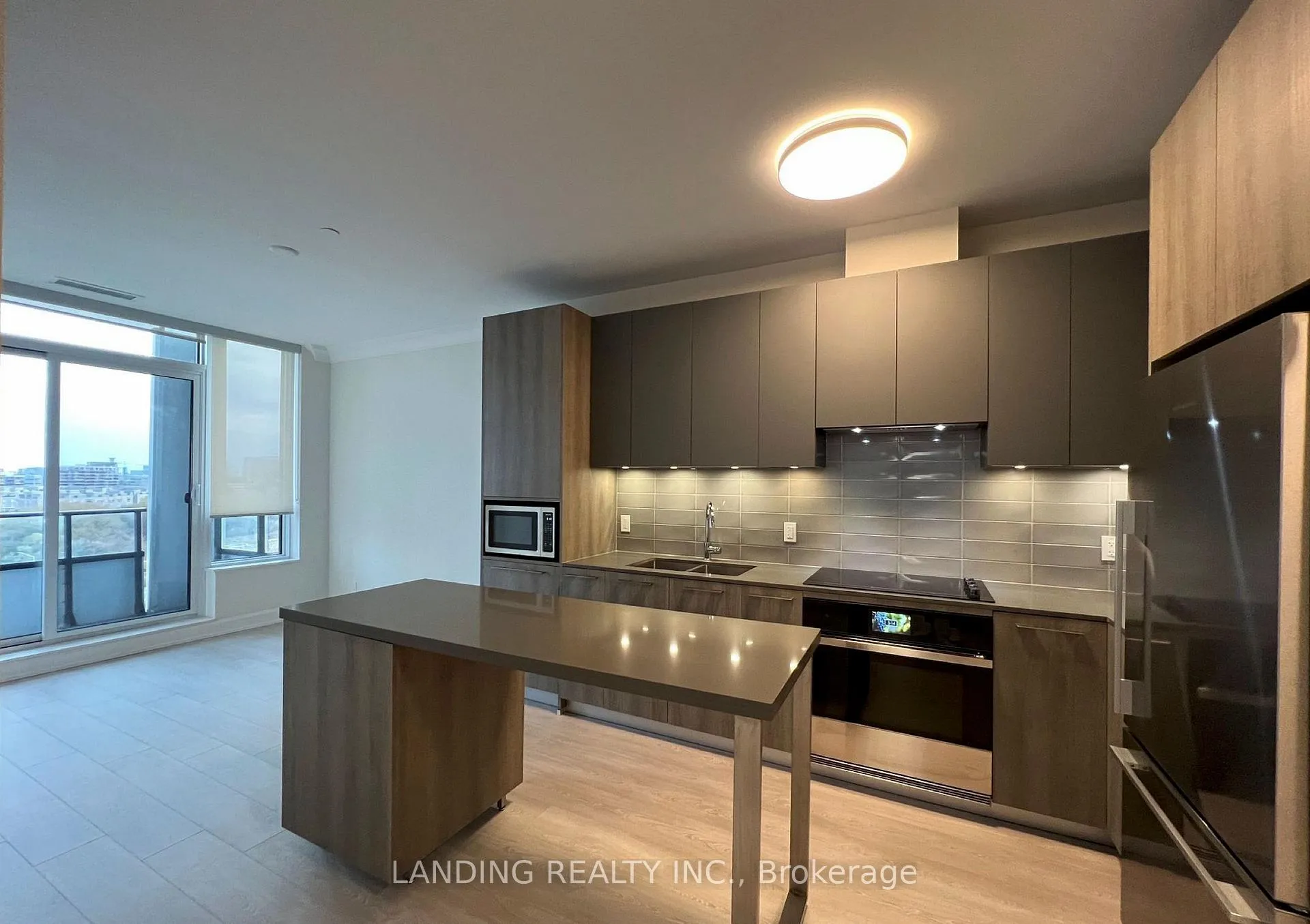 Photo 3 of Unit 1003, 38 Water Walk Drive, Markham, Unionville — HOMEH