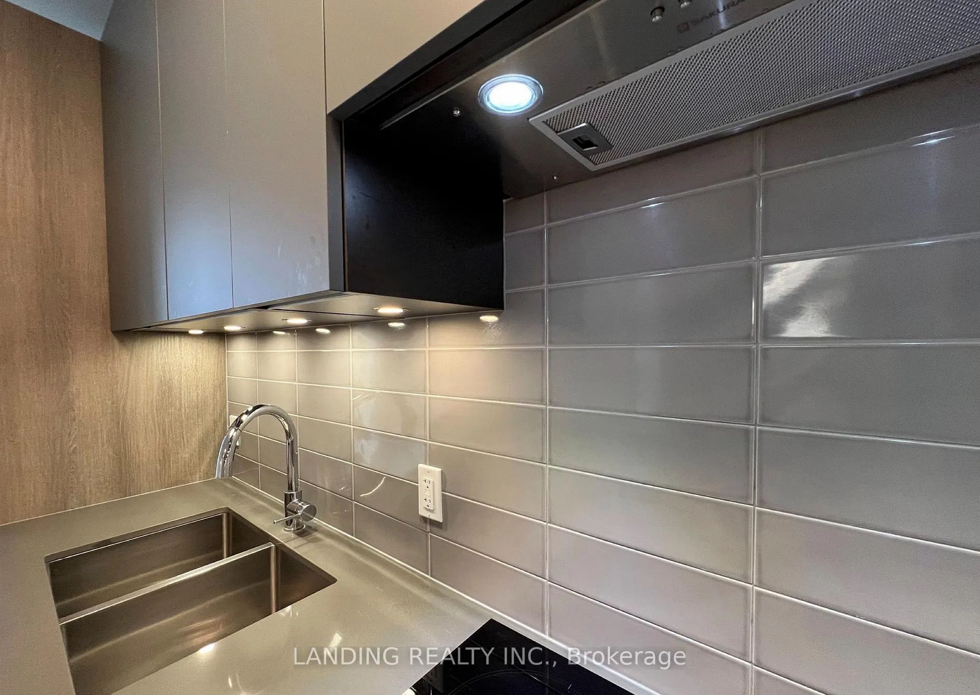 Photo 4 of Unit 1003, 38 Water Walk Drive, Markham, Unionville — HOMEH