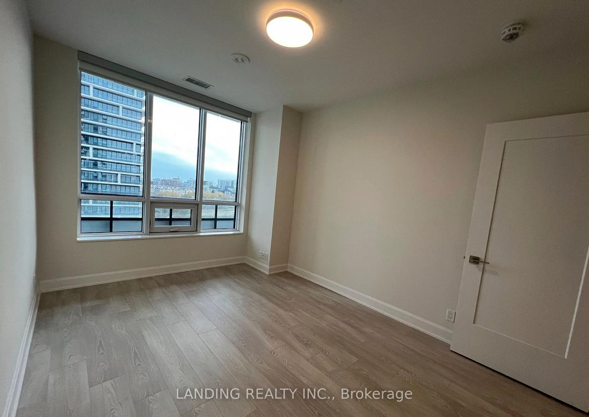 Photo 6 of Unit 1003, 38 Water Walk Drive, Markham, Unionville — HOMEH