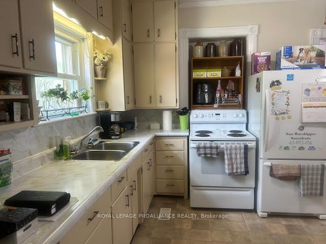 Photo 4 of 161 Foster Avenue, Belleville, Belleville Ward — HOMEH