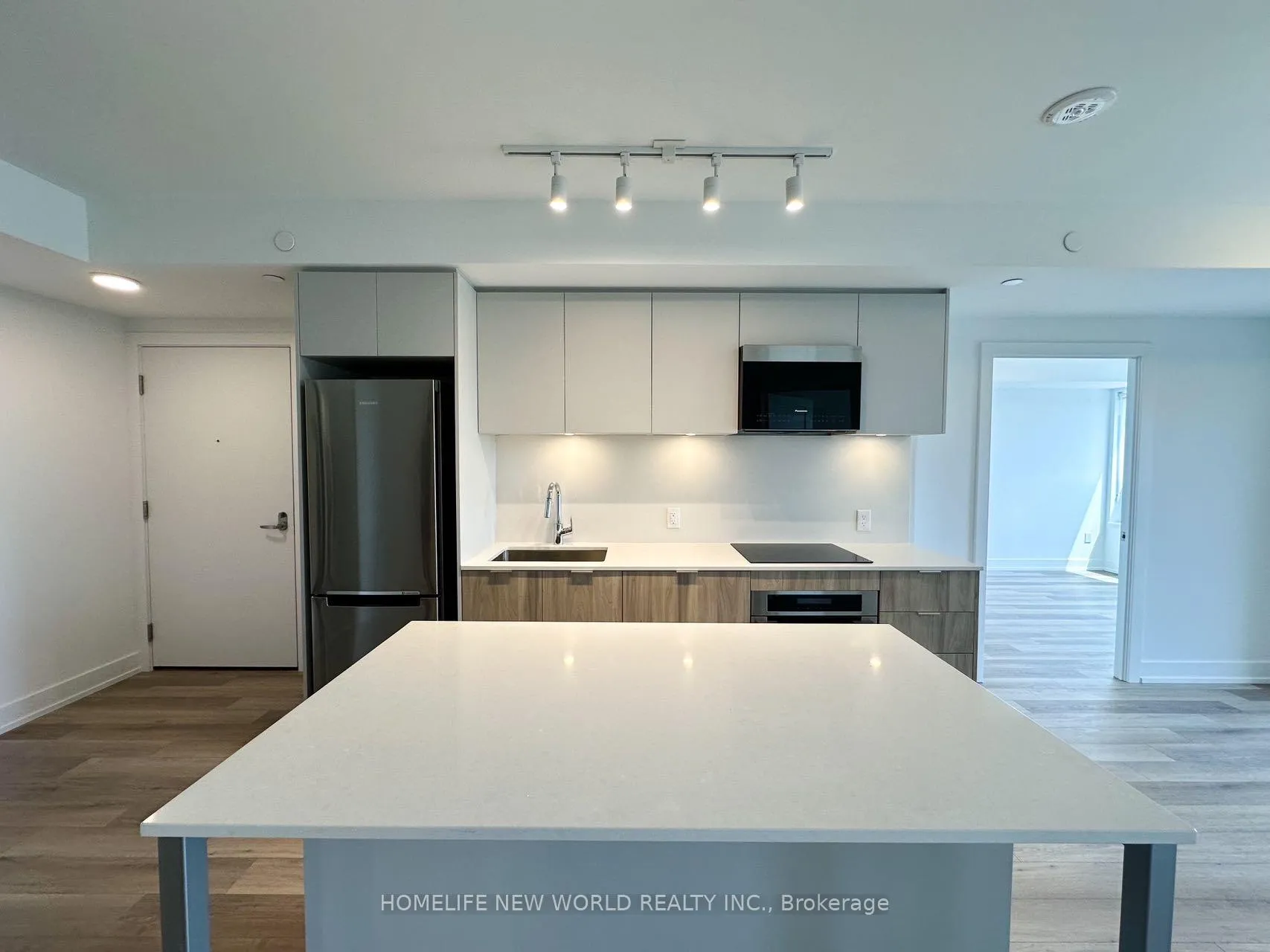 Photo 4 of Unit 718, 8 Cedarland Drive, Markham, Unionville — HOMEH