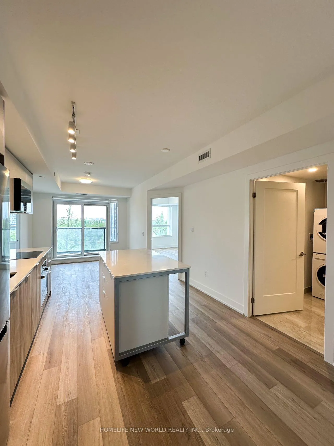 Photo 5 of Unit 718, 8 Cedarland Drive, Markham, Unionville — HOMEH