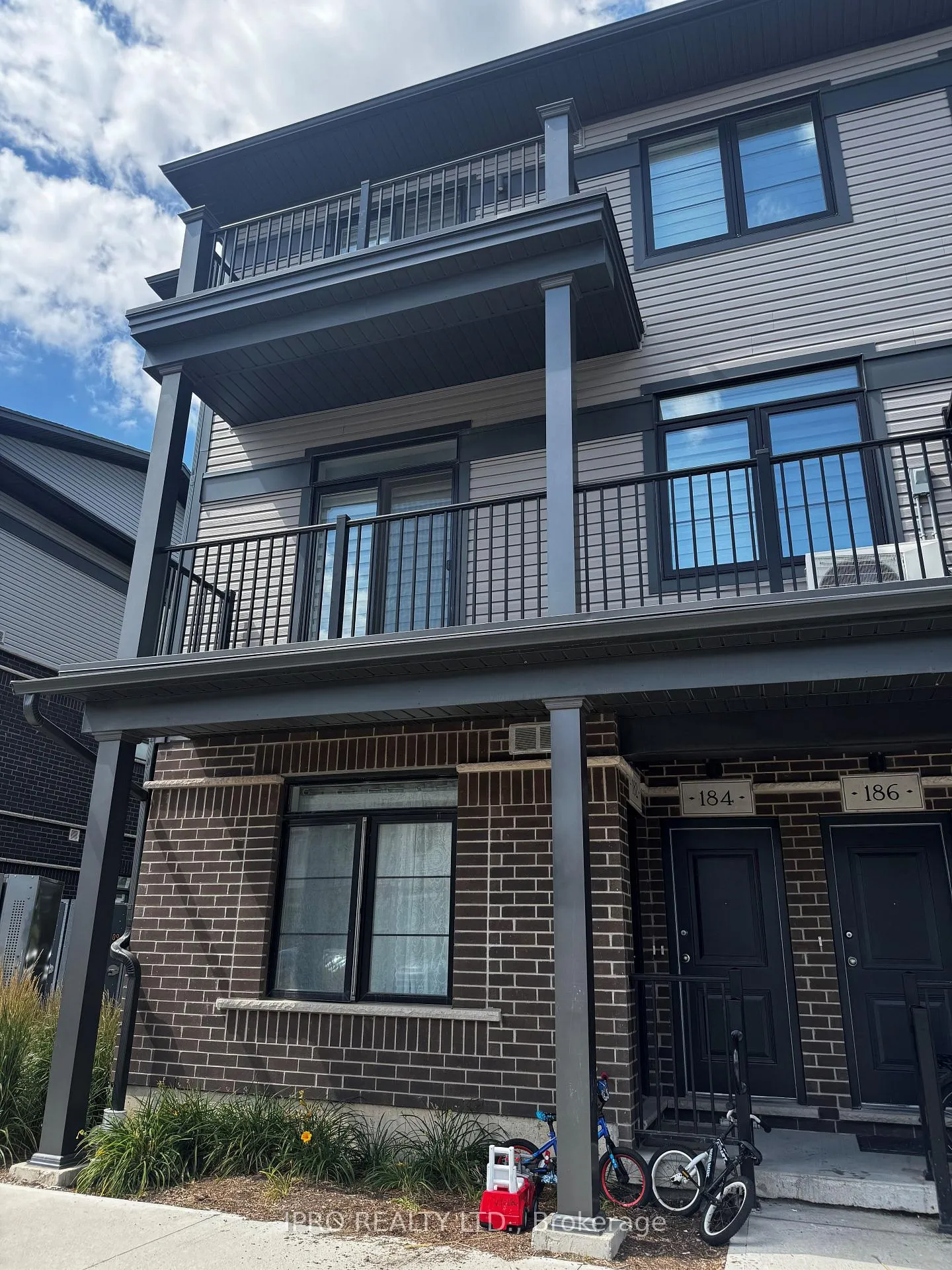 Photo 3 of 182 Wheat Lane, Kitchener — HOMEH
