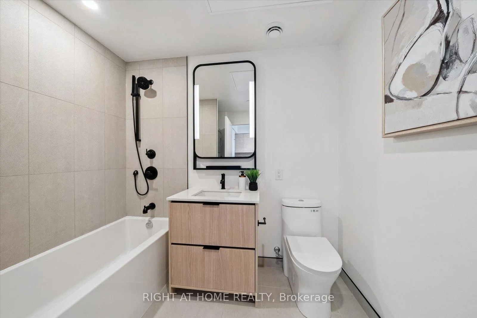 Photo 7 of Unit 1309, 1050 Eastern Avenue, Toronto, The Beaches — HOMEH