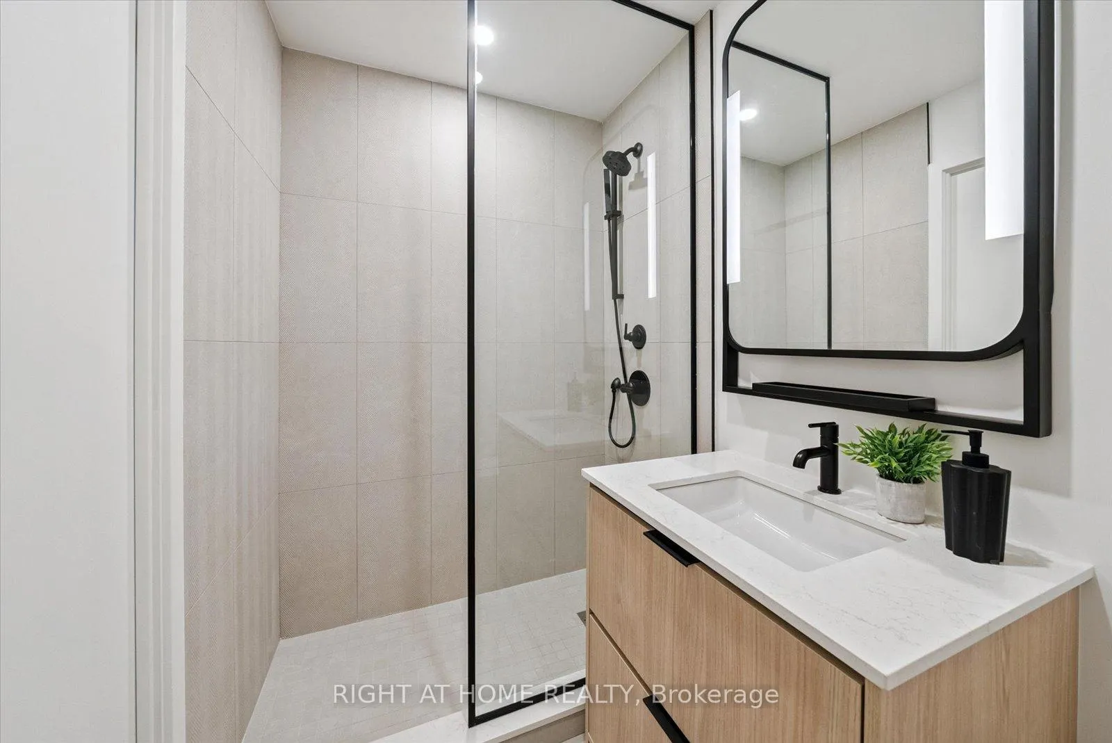 Photo 13 of Unit 1309, 1050 Eastern Avenue, Toronto, The Beaches — HOMEH