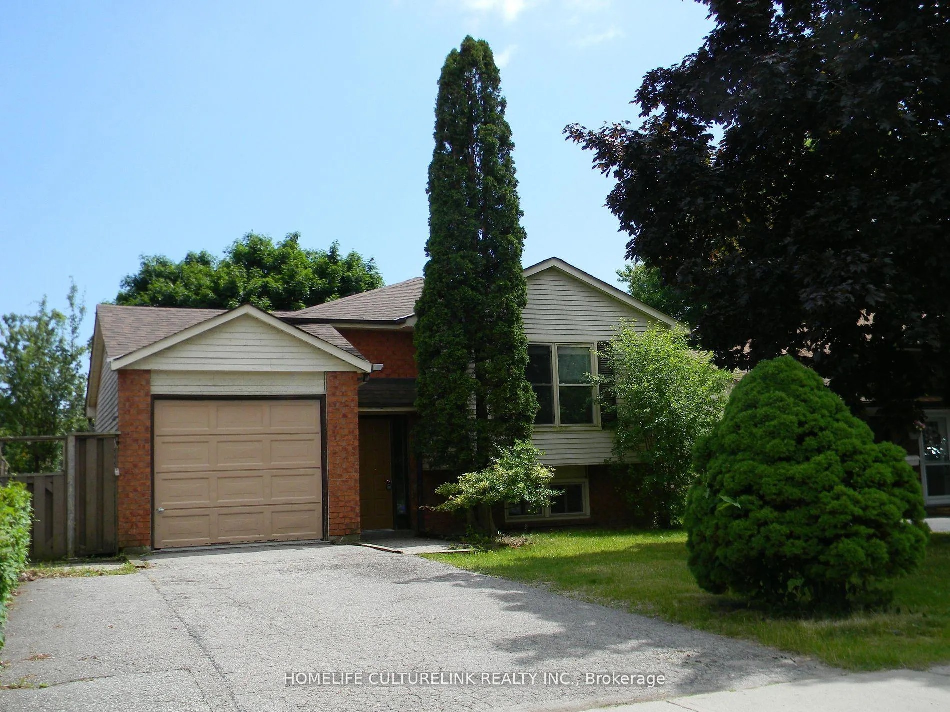 Front of Unit Bsmt, 157 Iroquois Avenue