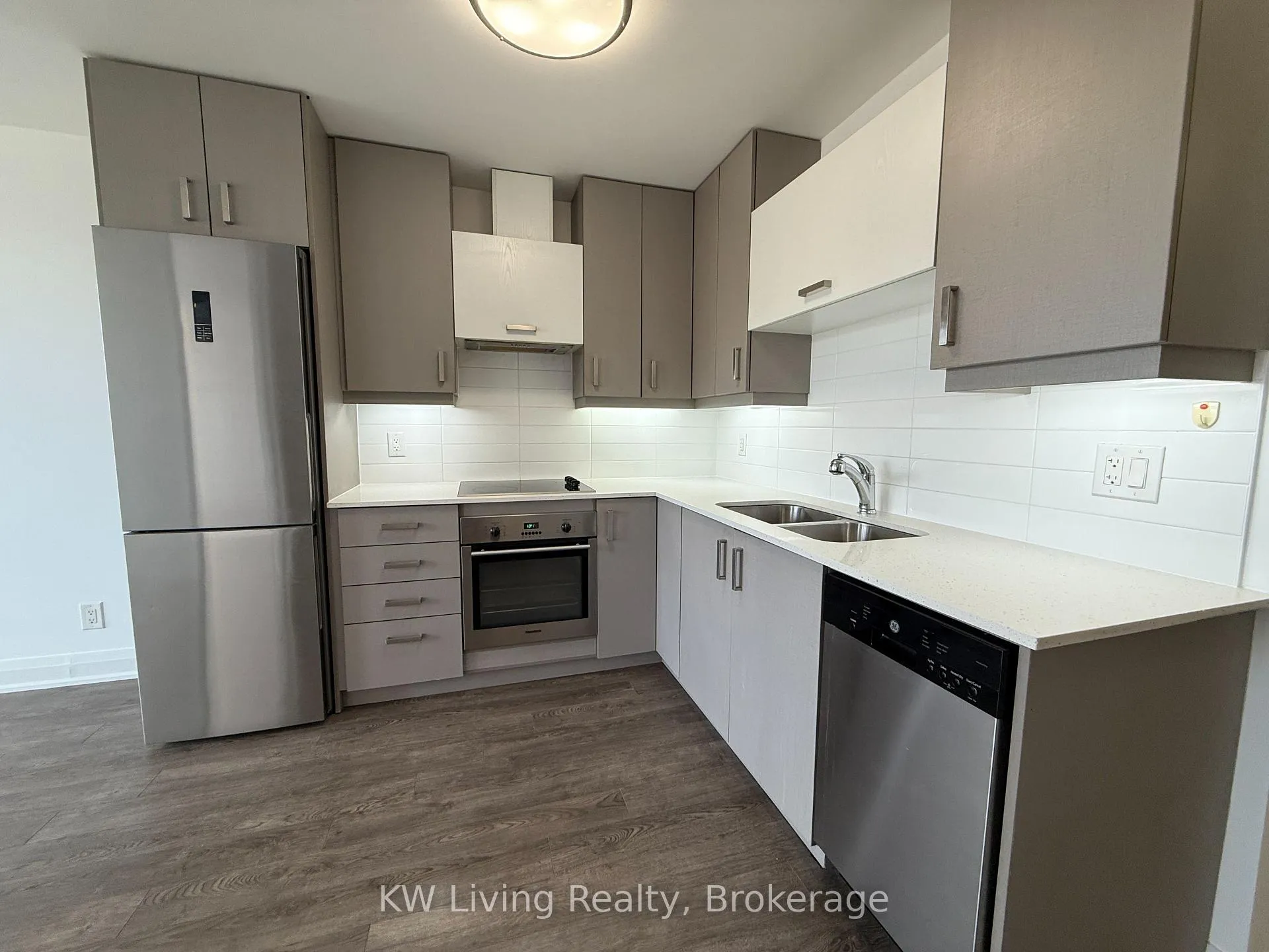 Photo 8 of Unit 908, 18 Uptown Drive, Markham, Unionville — HOMEH