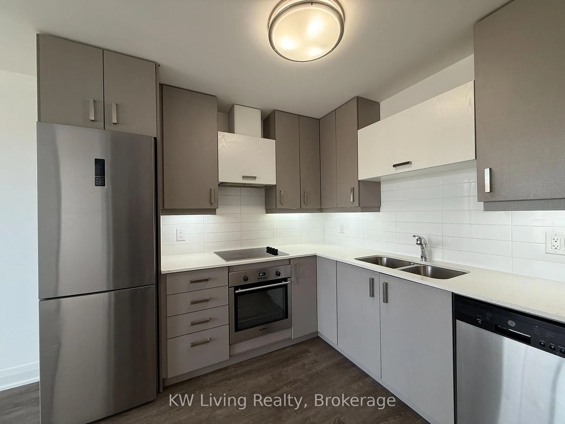 Photo 9 of Unit 908, 18 Uptown Drive, Markham, Unionville — HOMEH