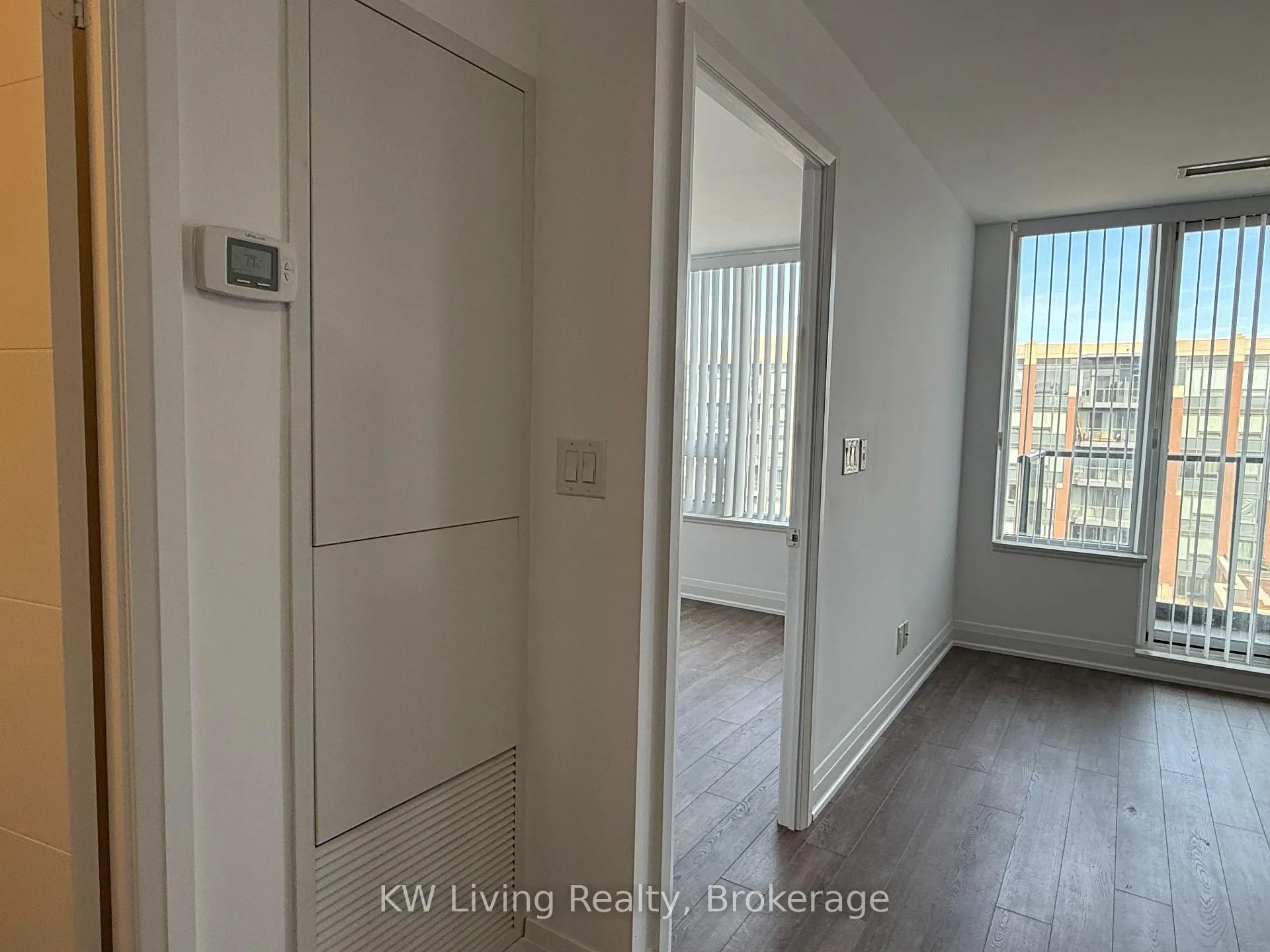 Photo 12 of Unit 908, 18 Uptown Drive, Markham, Unionville — HOMEH