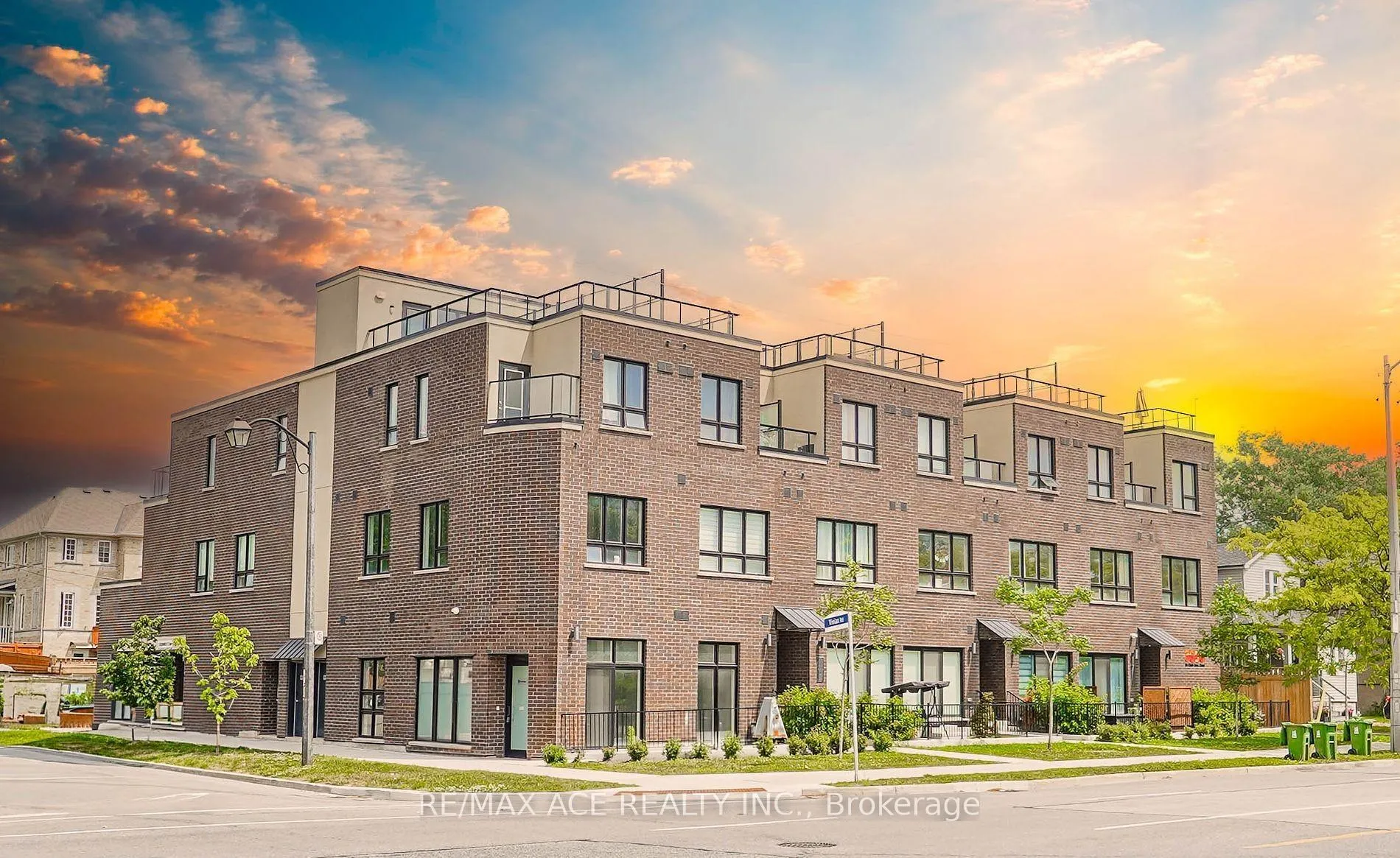 Front of Unit 105, 3686 St Clair Avenue E