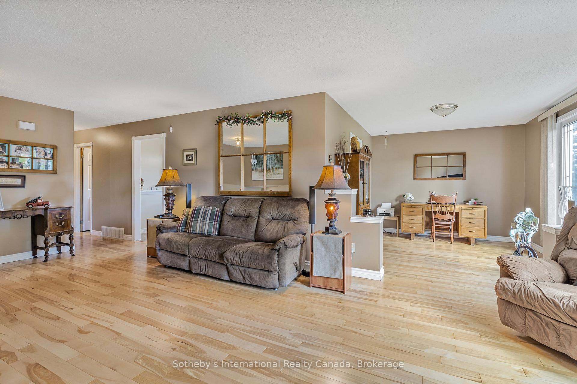 Photo 11 of 7558 County Road 91, Clearview, Stayner — HOMEH