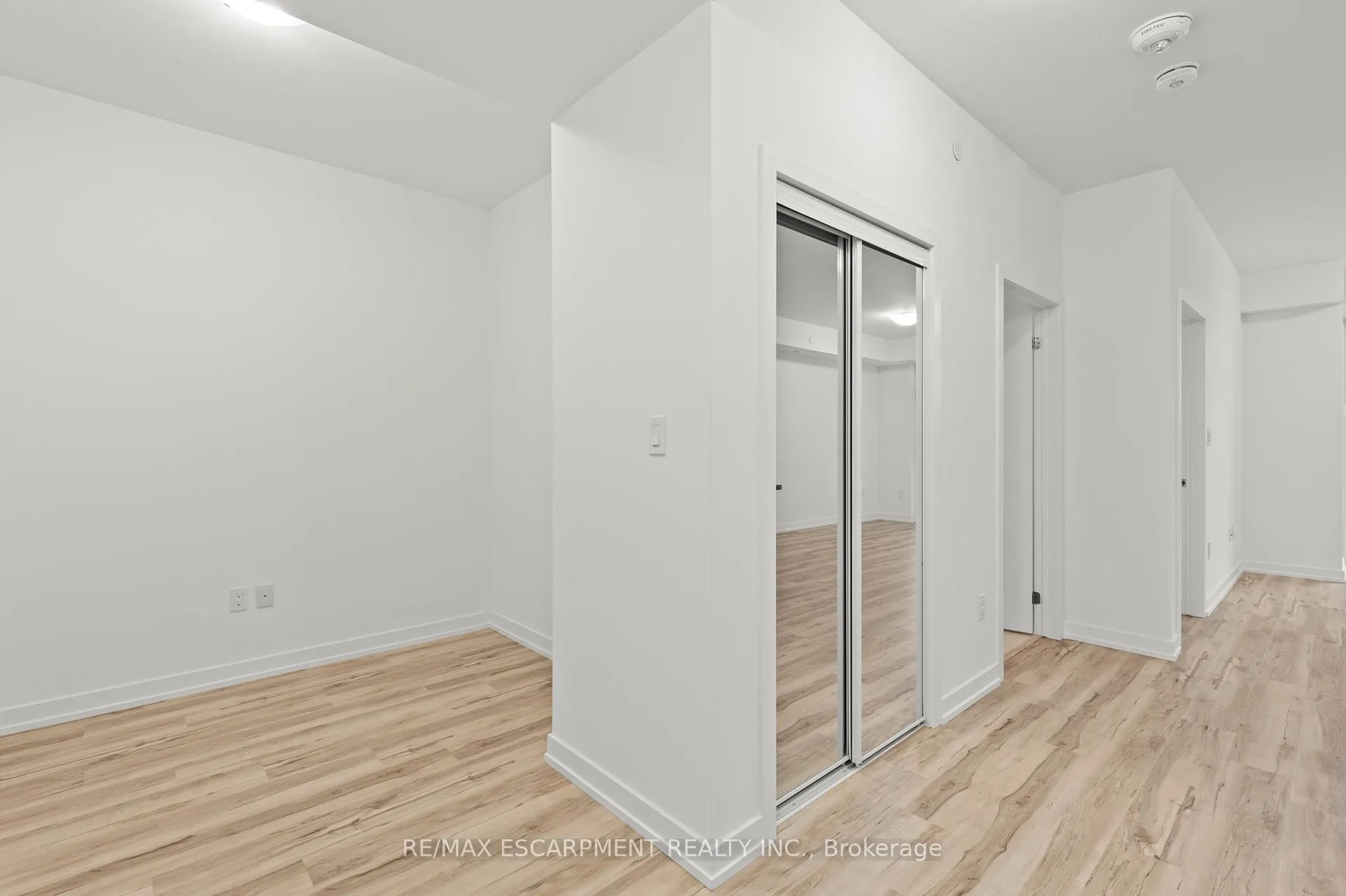 Photo 3 of Unit 219, 450 Dundas Street E, Hamilton, Waterdown — HOMEH