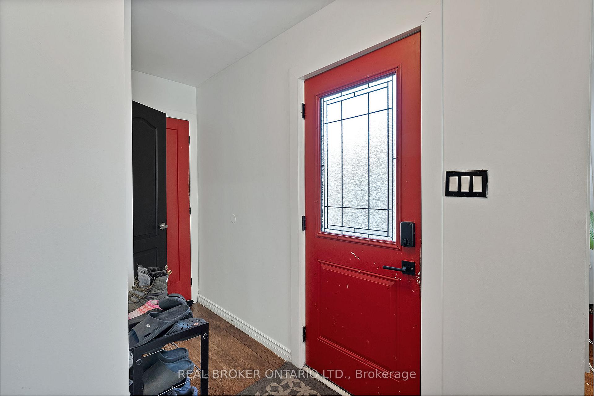 Photo 4 of 21 Carr Drive, Ajax, Central — HOMEH