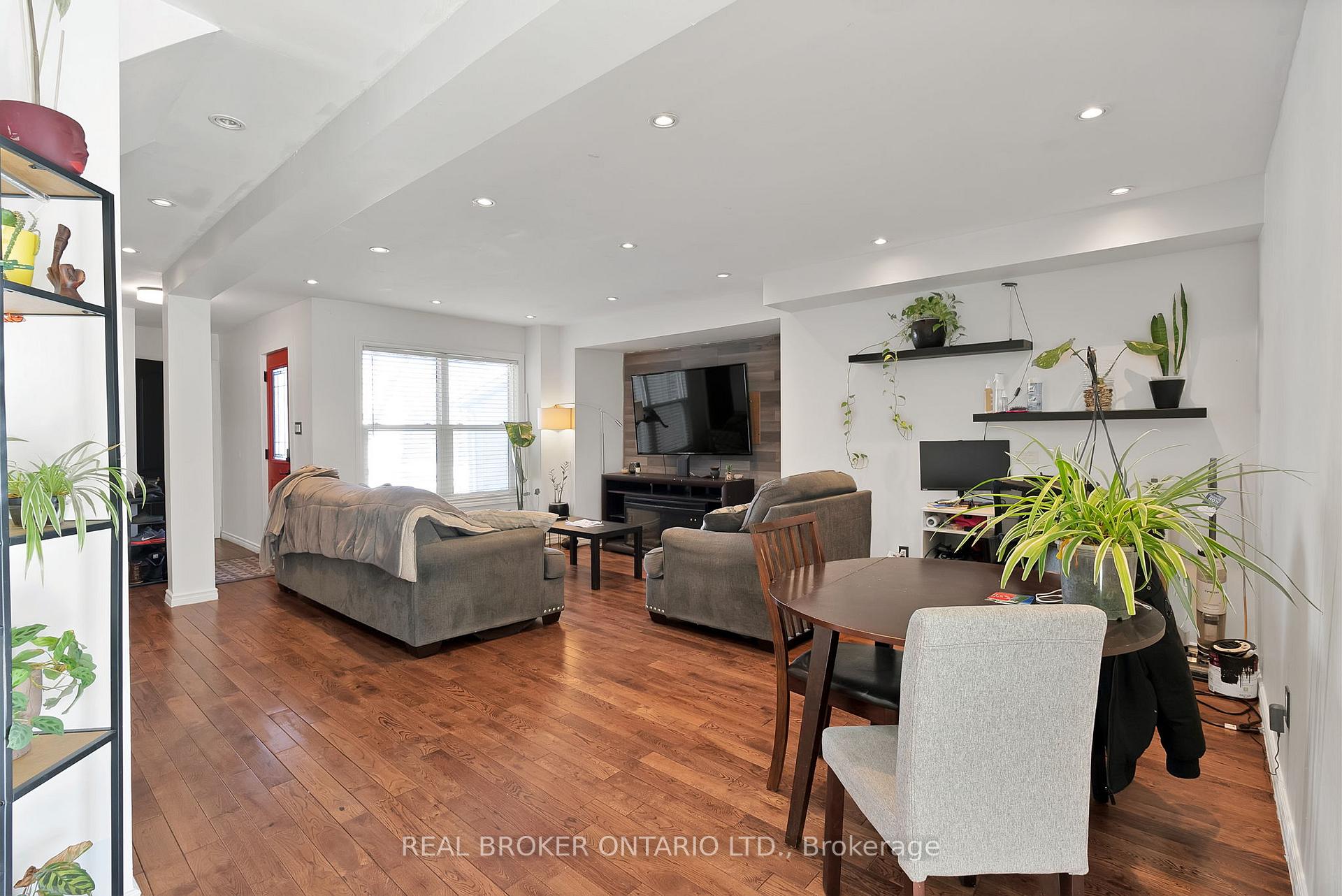 Photo 7 of 21 Carr Drive, Ajax, Central — HOMEH