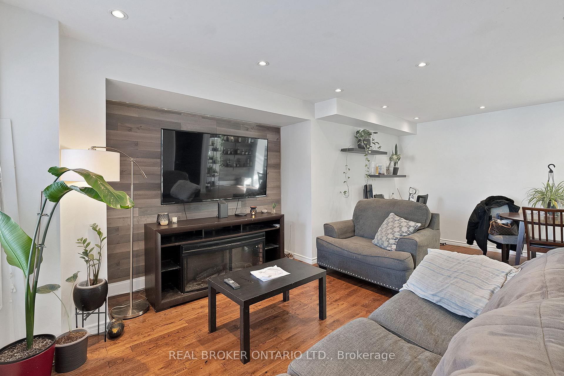 Photo 10 of 21 Carr Drive, Ajax, Central — HOMEH