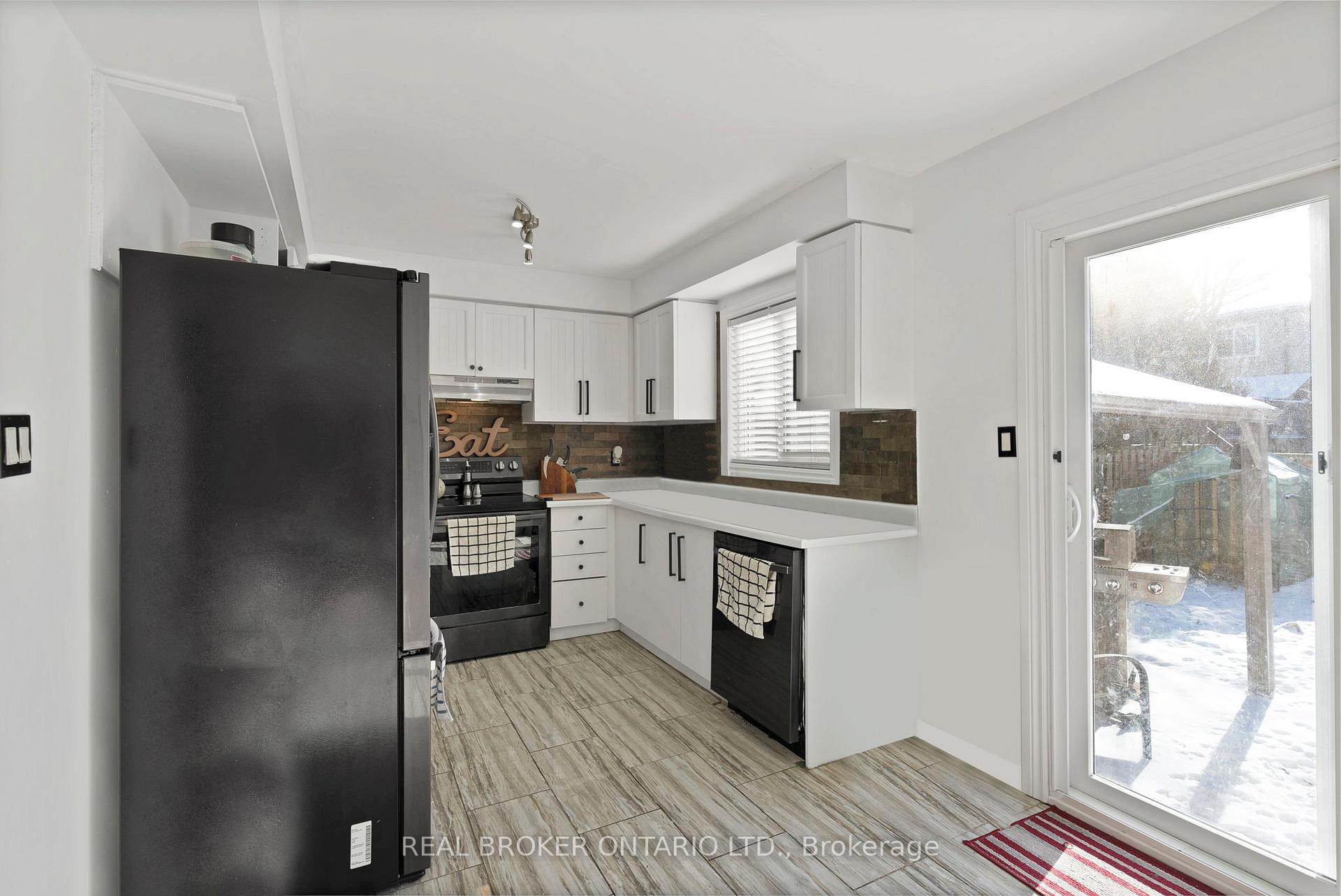 Photo 15 of 21 Carr Drive, Ajax, Central — HOMEH