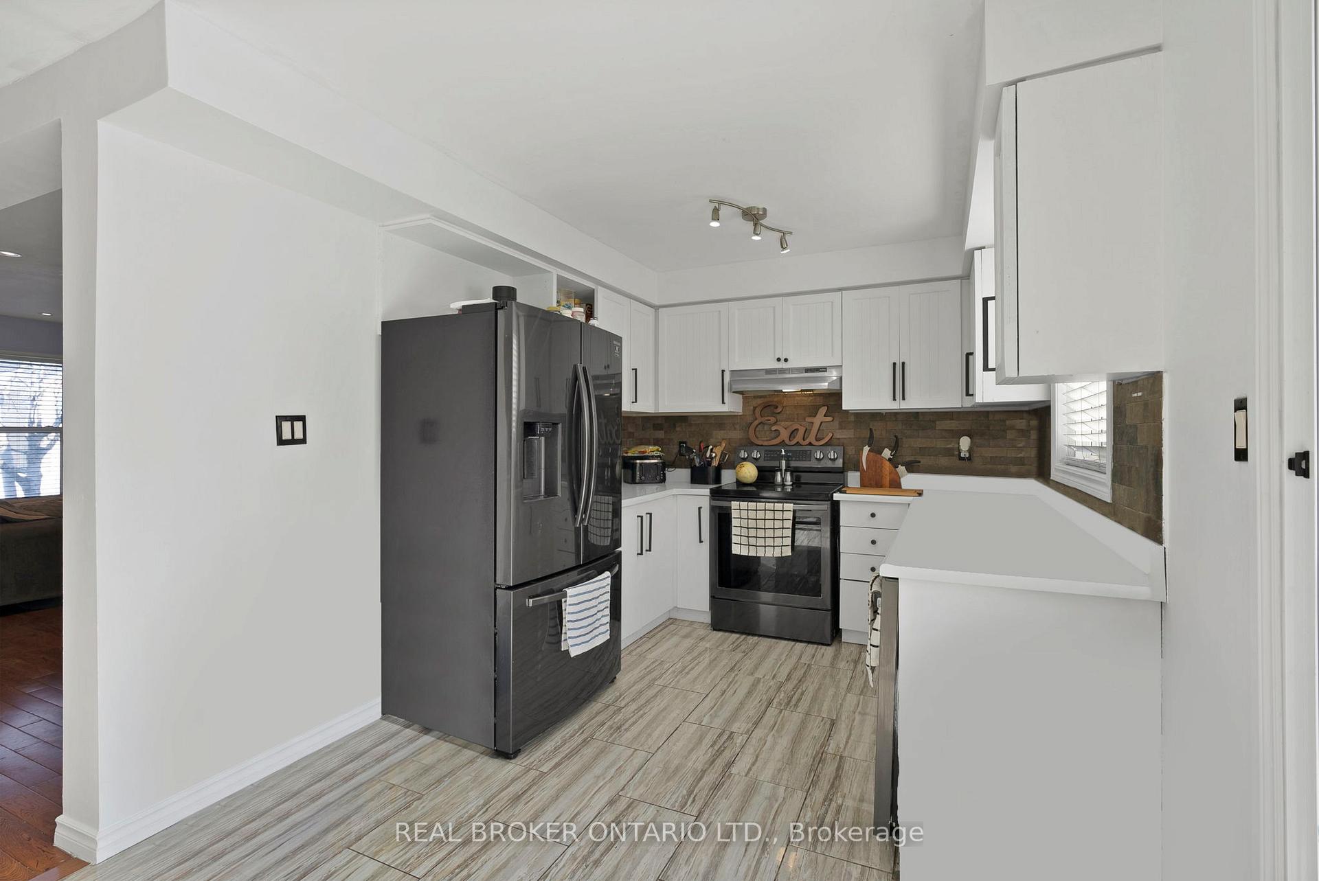 Photo 16 of 21 Carr Drive, Ajax, Central — HOMEH