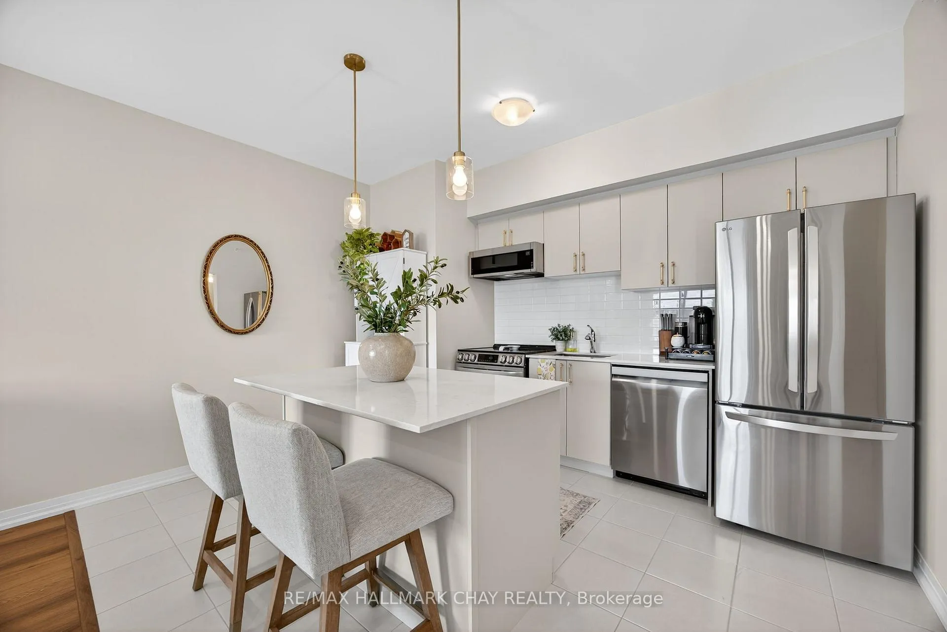Photo 4 of Unit 203, 15 Kneeshaw Drive, Barrie, Innis-Shore — HOMEH