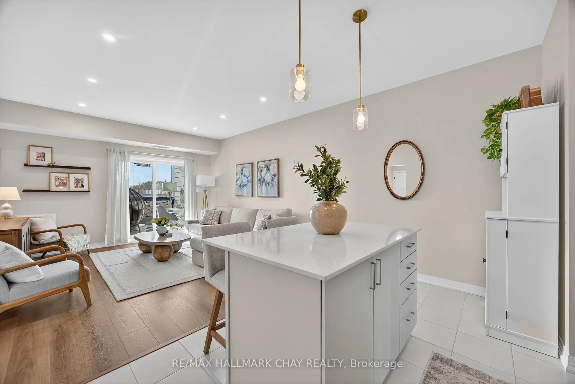 Photo 9 of Unit 203, 15 Kneeshaw Drive, Barrie, Innis-Shore — HOMEH