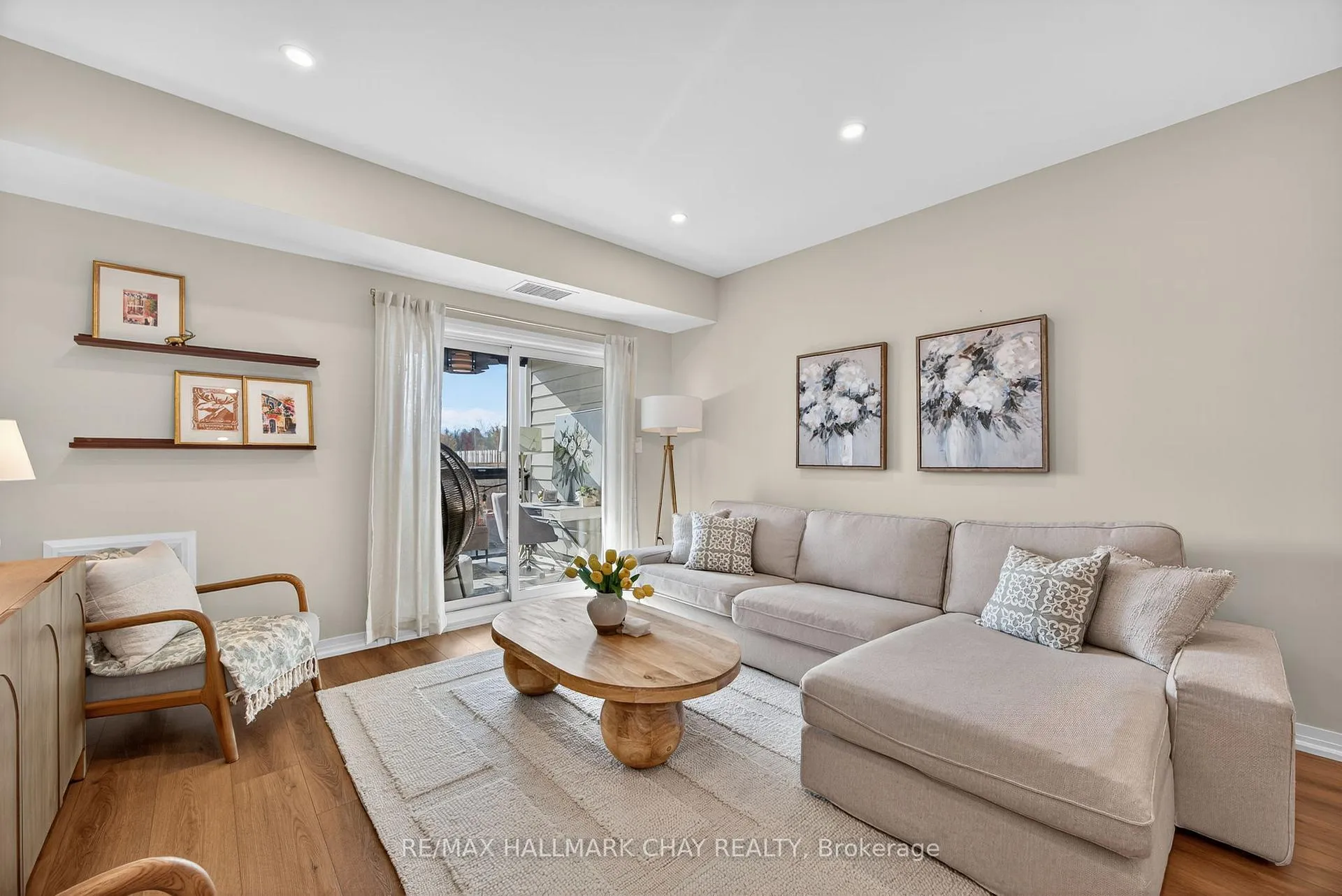 Photo 10 of Unit 203, 15 Kneeshaw Drive, Barrie, Innis-Shore — HOMEH