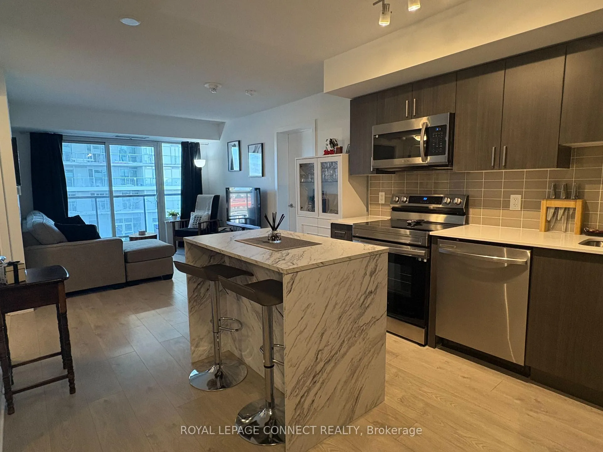 Photo 3 of Unit 811, 1480 Bayly Street, Pickering, Bay Ridges — HOMEH