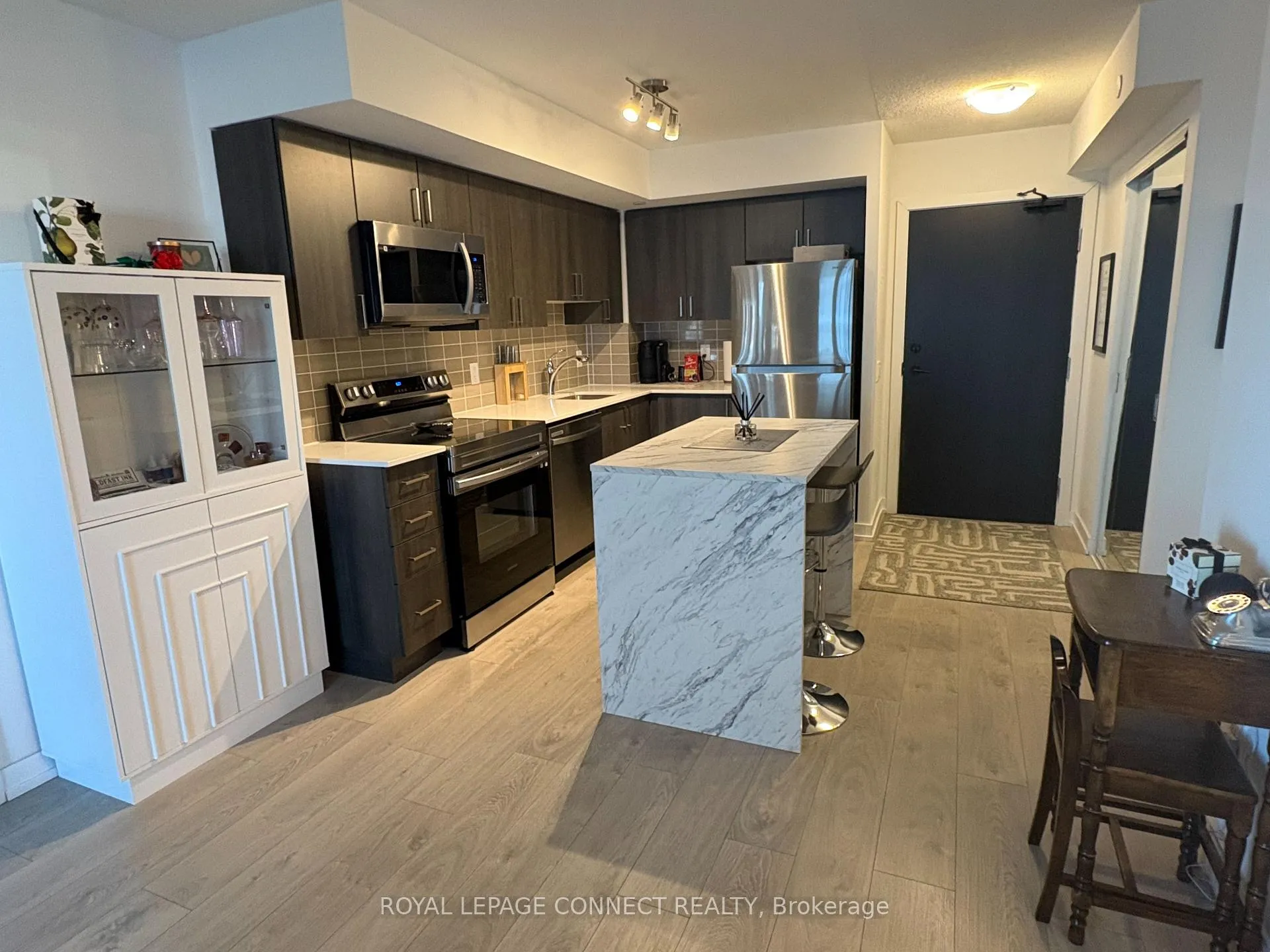 Photo 4 of Unit 811, 1480 Bayly Street, Pickering, Bay Ridges — HOMEH