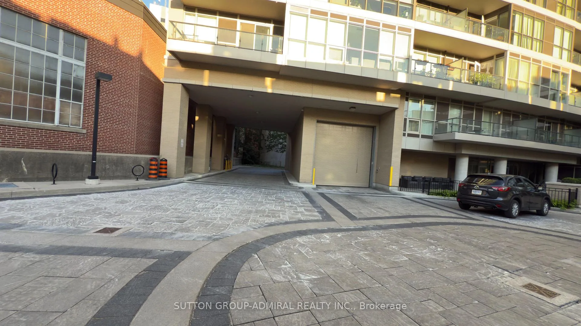 Photo 3 of Unit 412, 60 Berwick Avenue, Toronto, Yonge-Eglinton — HOMEH