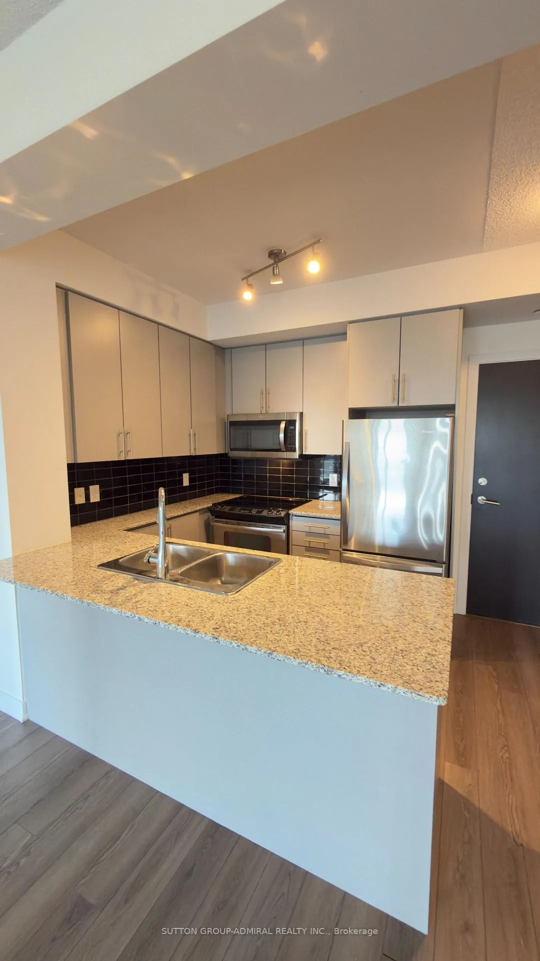 Photo 9 of Unit 412, 60 Berwick Avenue, Toronto, Yonge-Eglinton — HOMEH