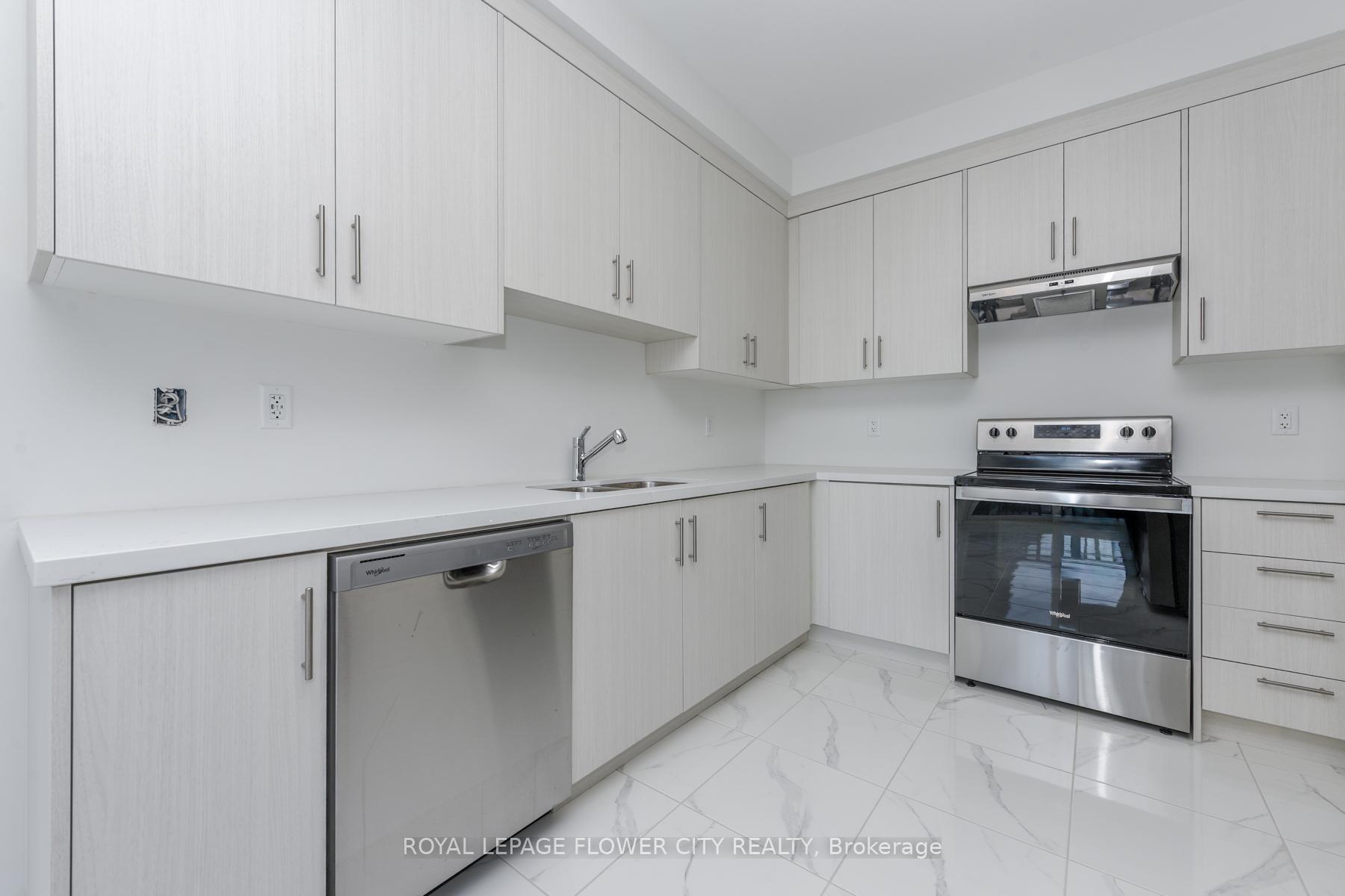 Photo 18 of 57 Tapscott Crescent, Brampton, Sandringham-Wellington North — HOMEH